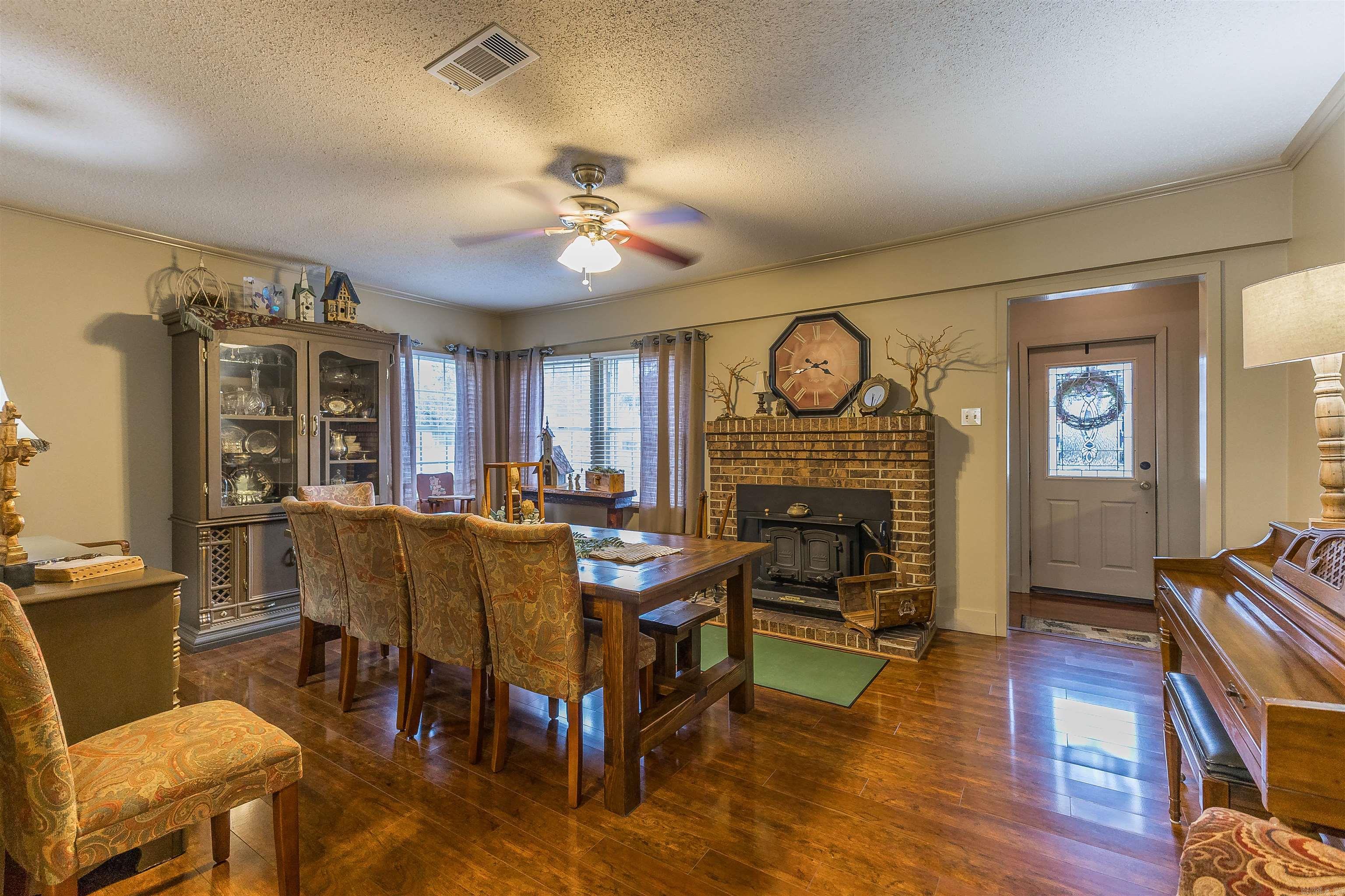 302 W Main St  Emerson, AR