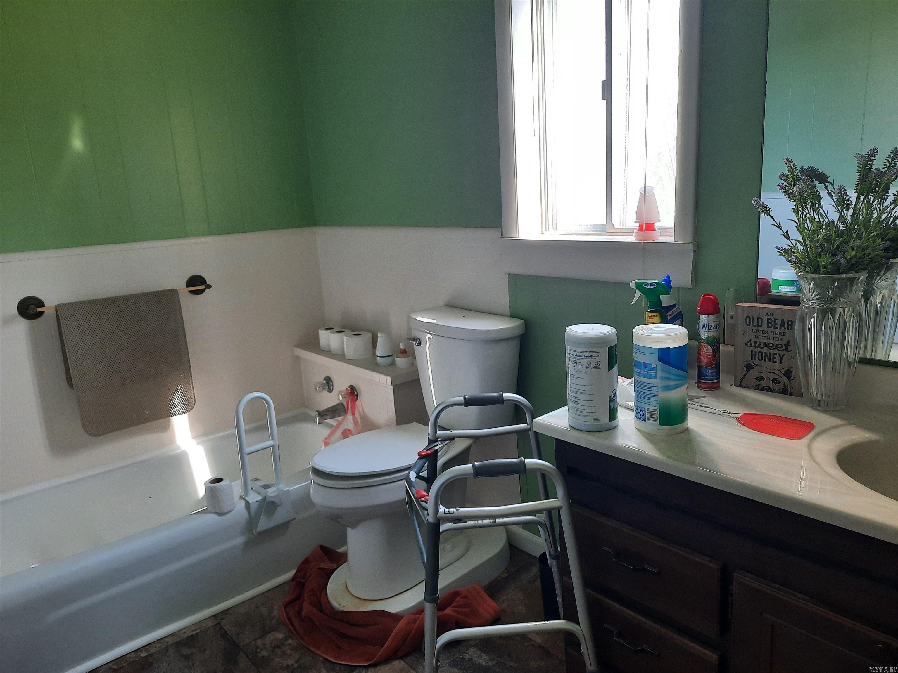 111 Robinson  Mammoth Spring, AR