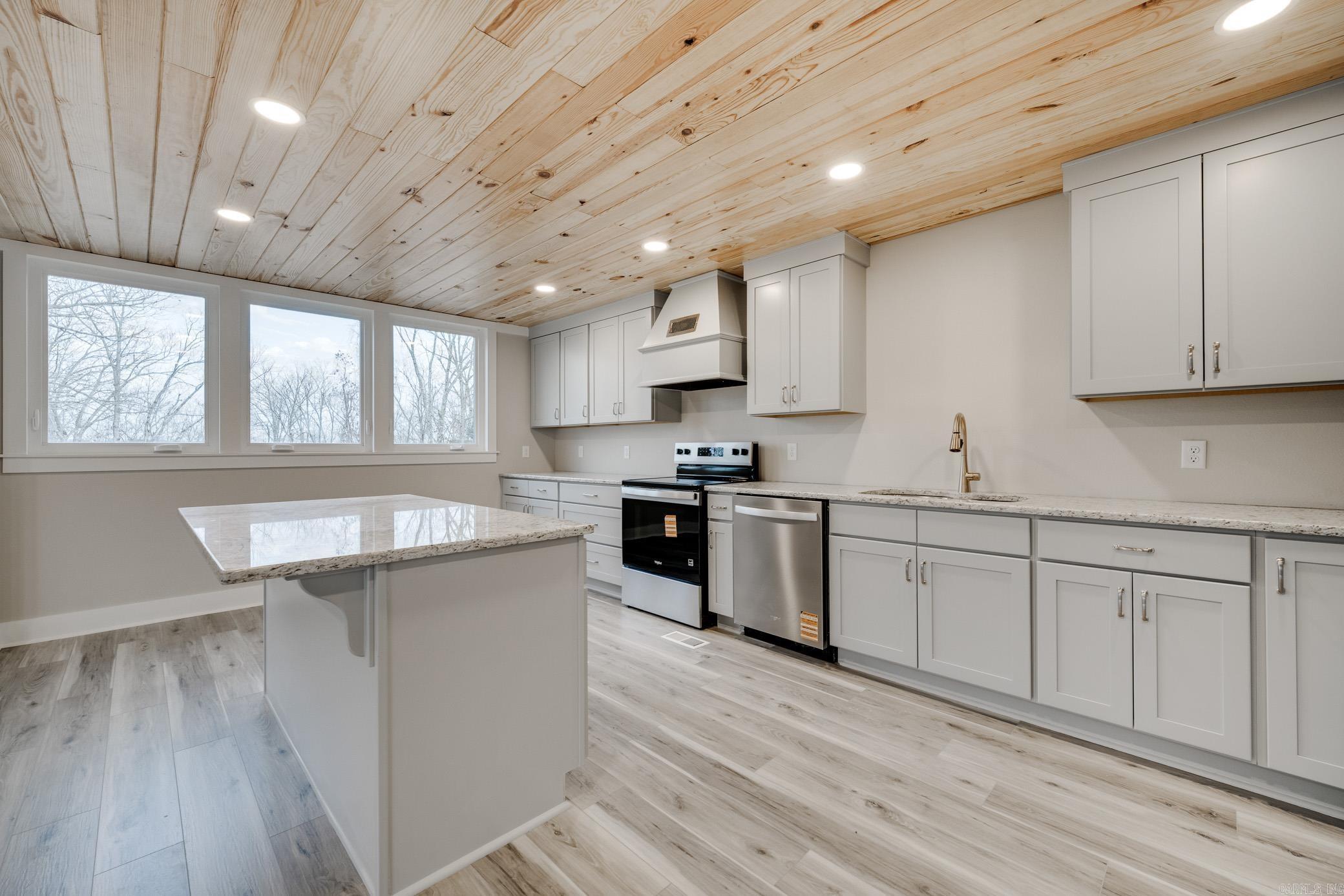 3295 Oyler  Clinton, AR