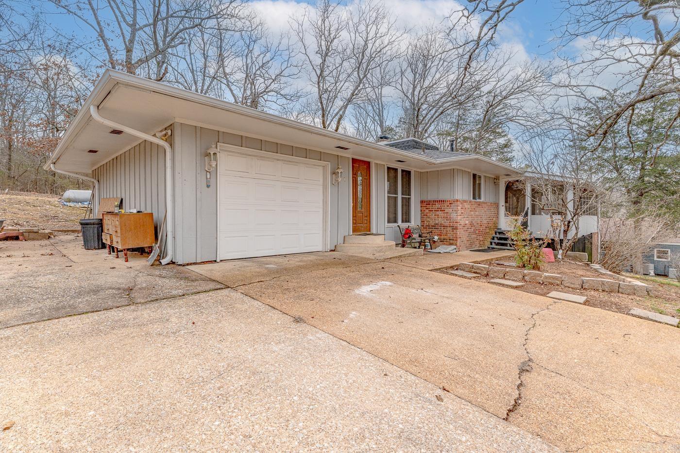 1 Nokomis Dr  Cherokee Village, AR