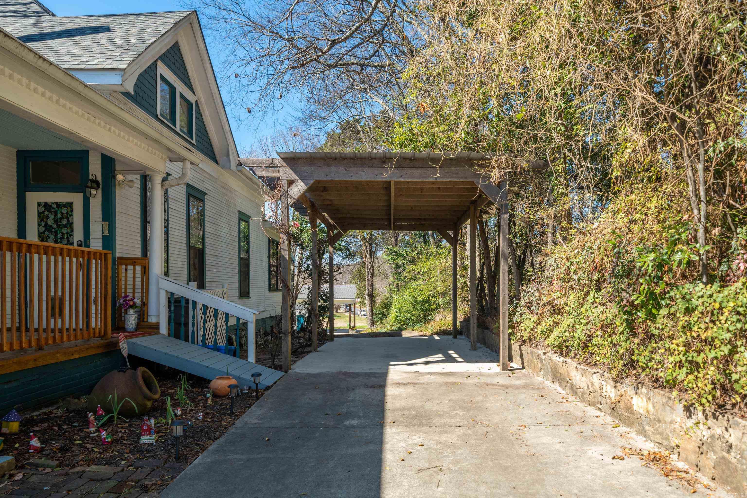 138 Parkhill  Hot Springs, AR