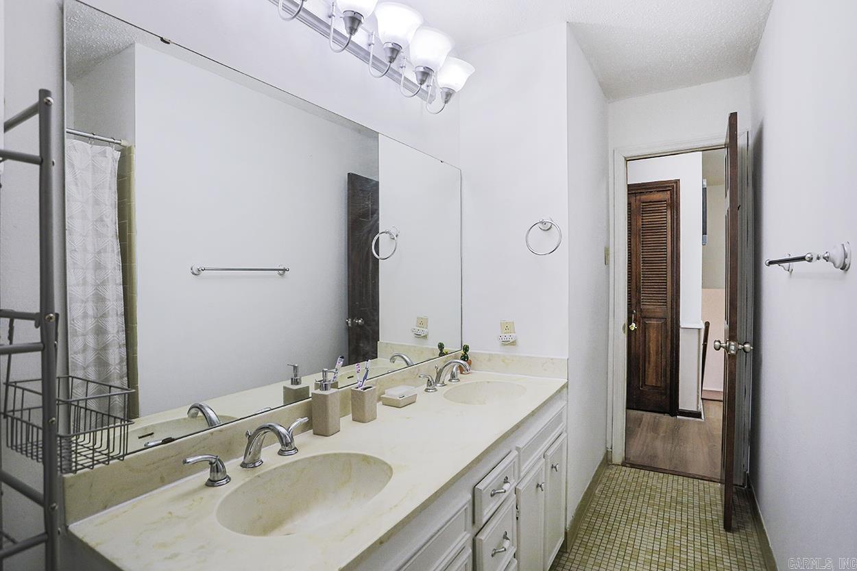 1121 Briar Creek  Little Rock, AR