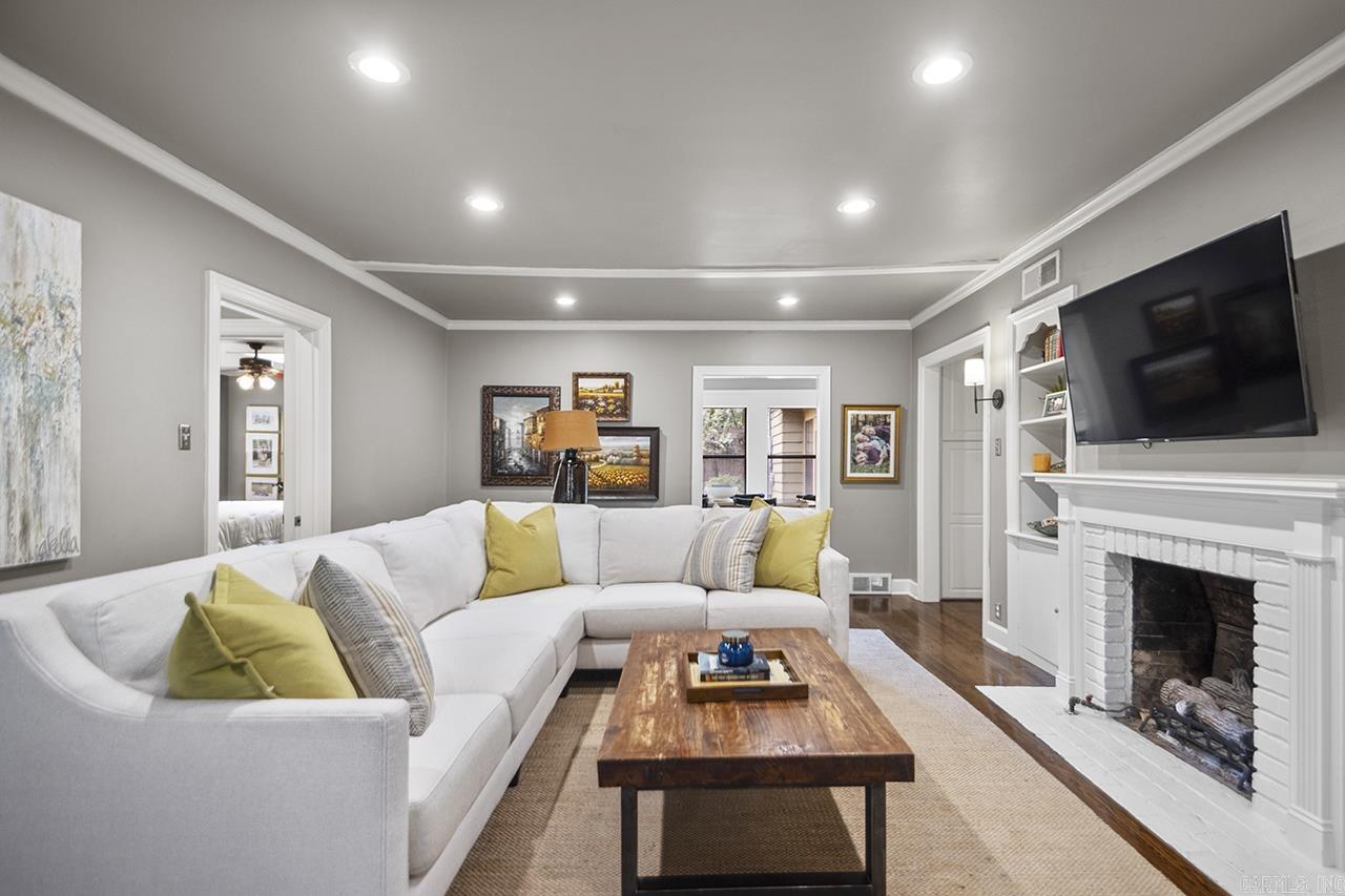 6523 Cantrell  Little Rock, AR