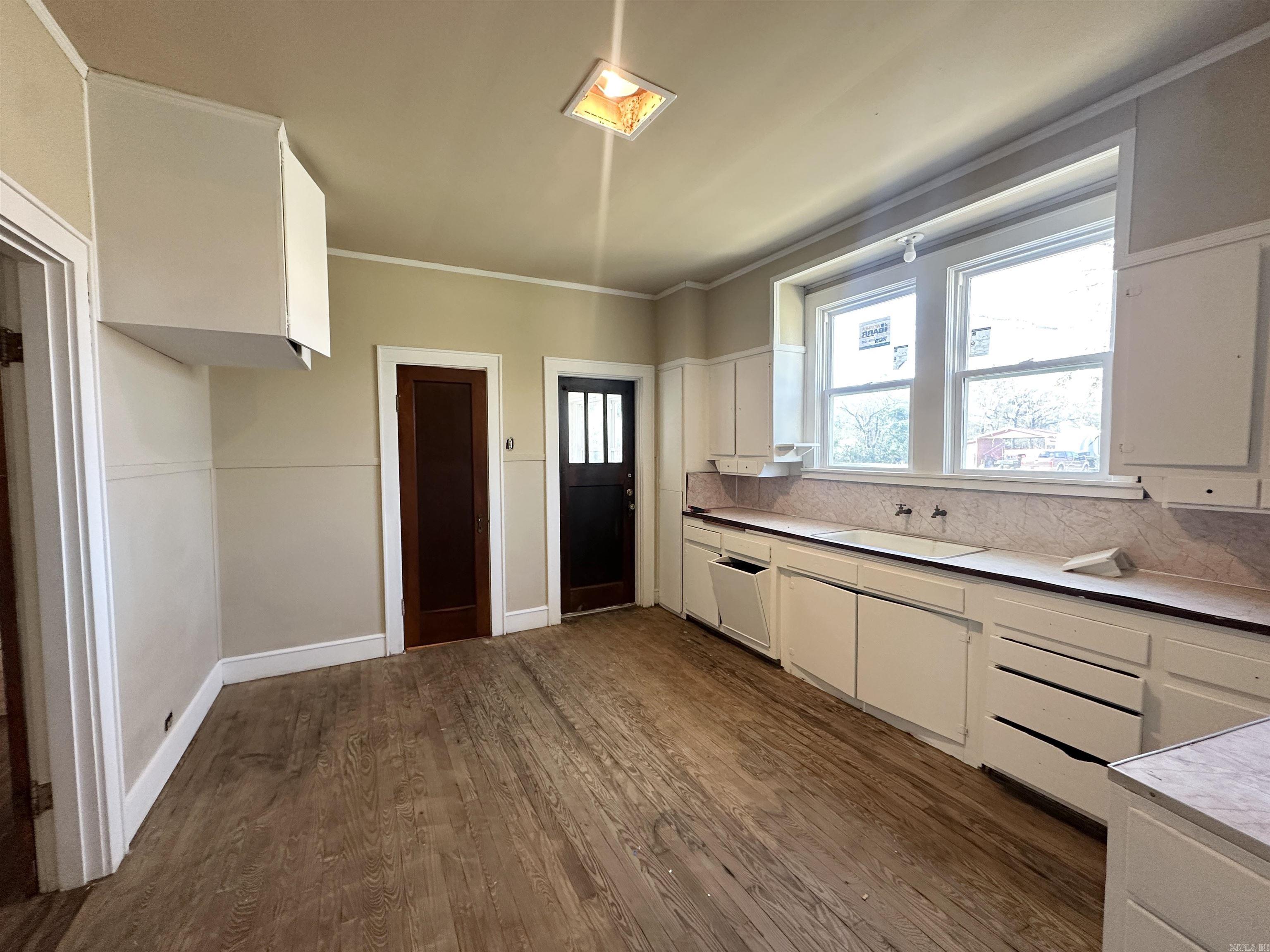 1406 E Main St.  Atlanta, TX