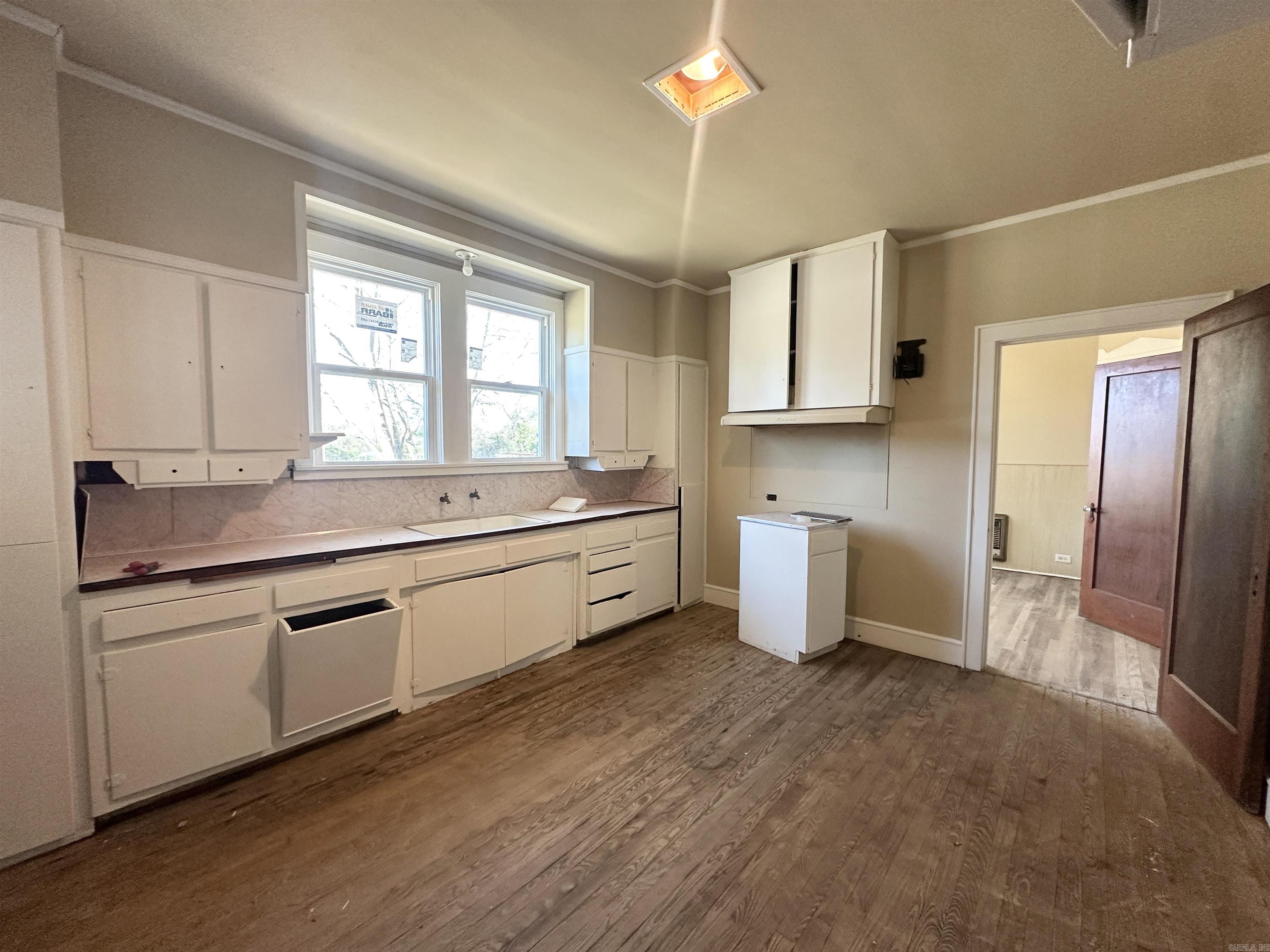 1406 E Main St.  Atlanta, TX