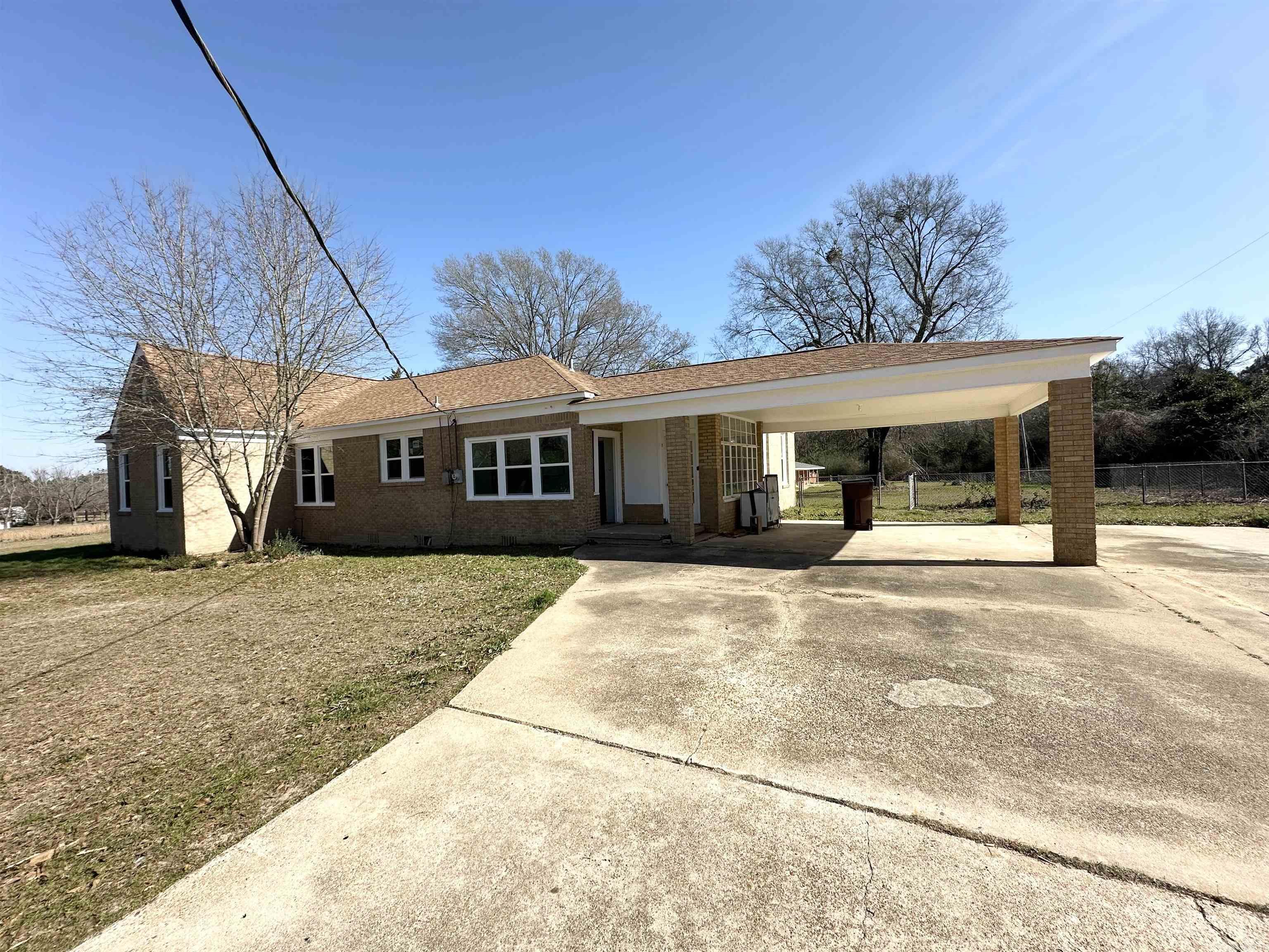 1406 E Main St.  Atlanta, TX