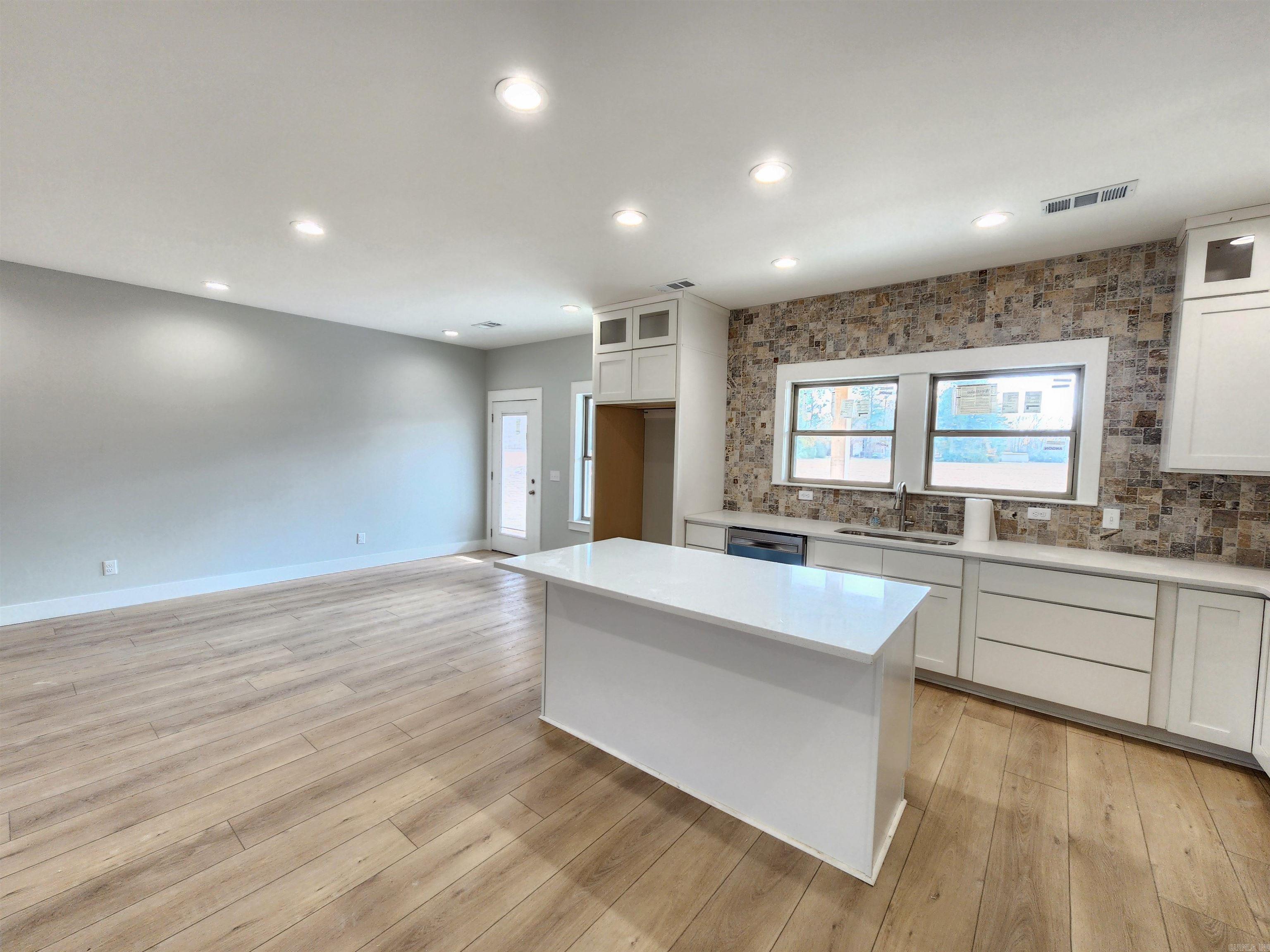 296 Walker  Higginson, AR