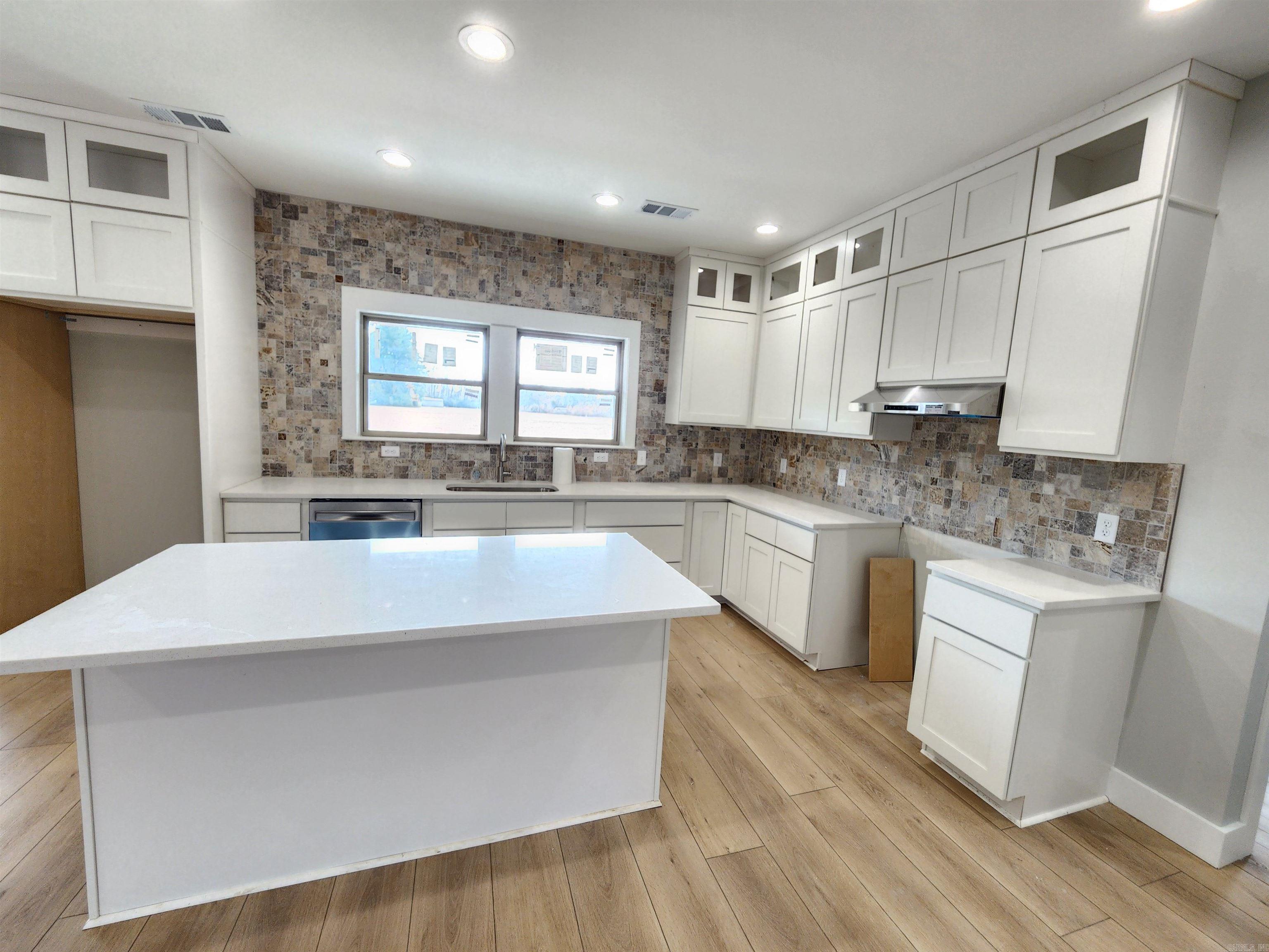 296 Walker  Higginson, AR