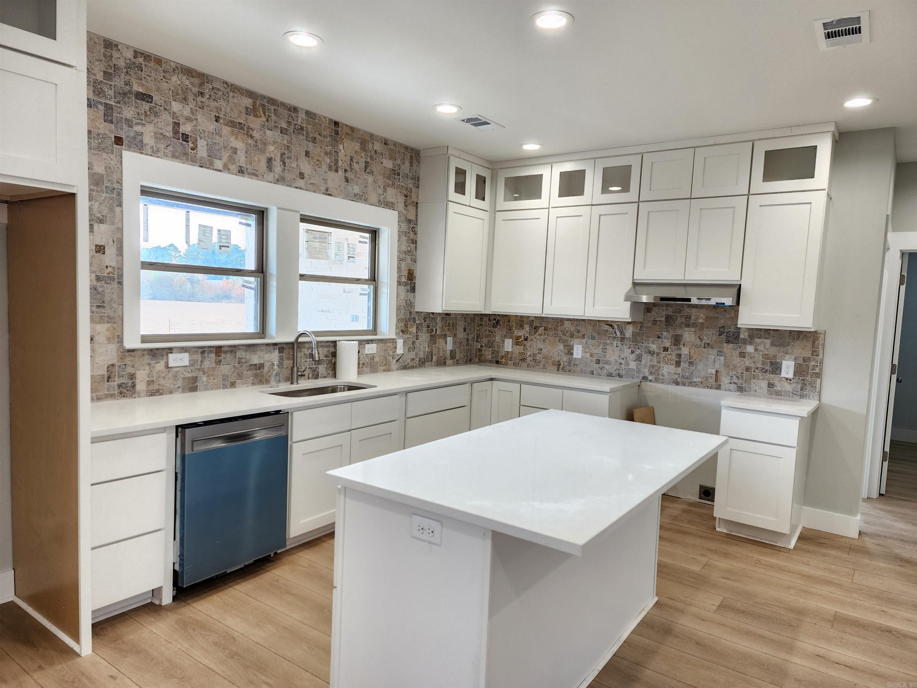 296 Walker  Higginson, AR