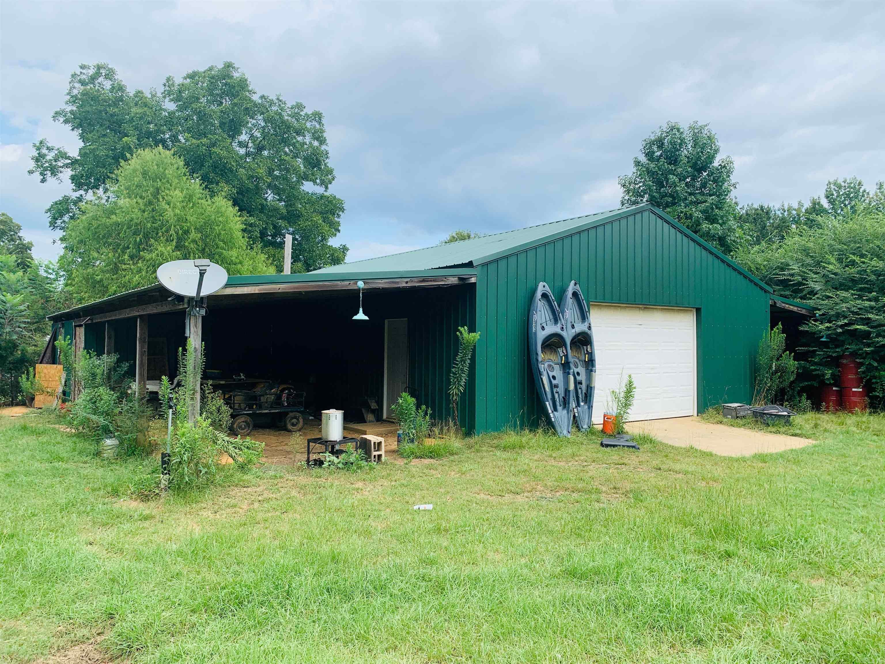 953 County Road 4114  Atlanta, TX