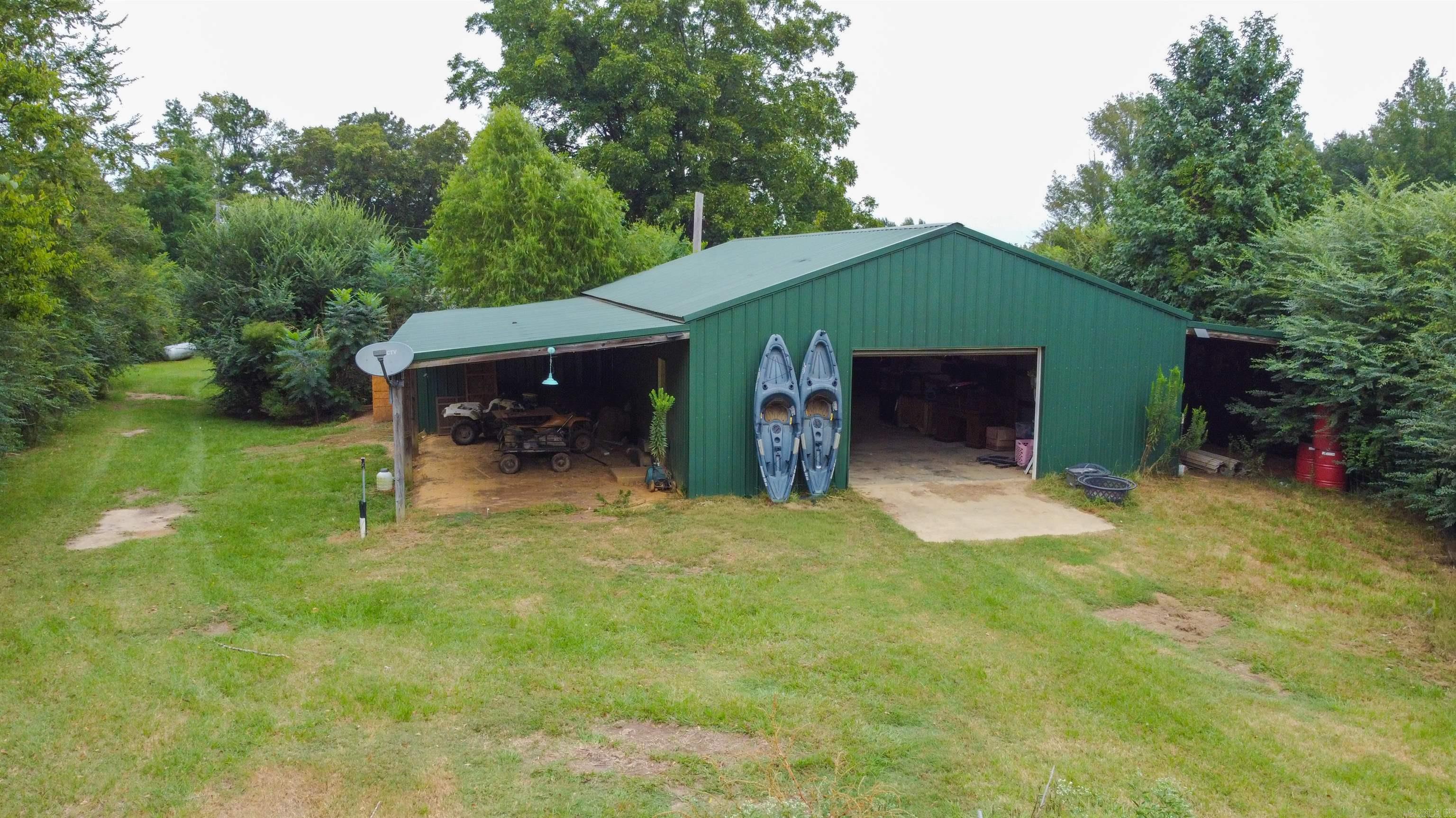 953 County Road 4114  Atlanta, TX