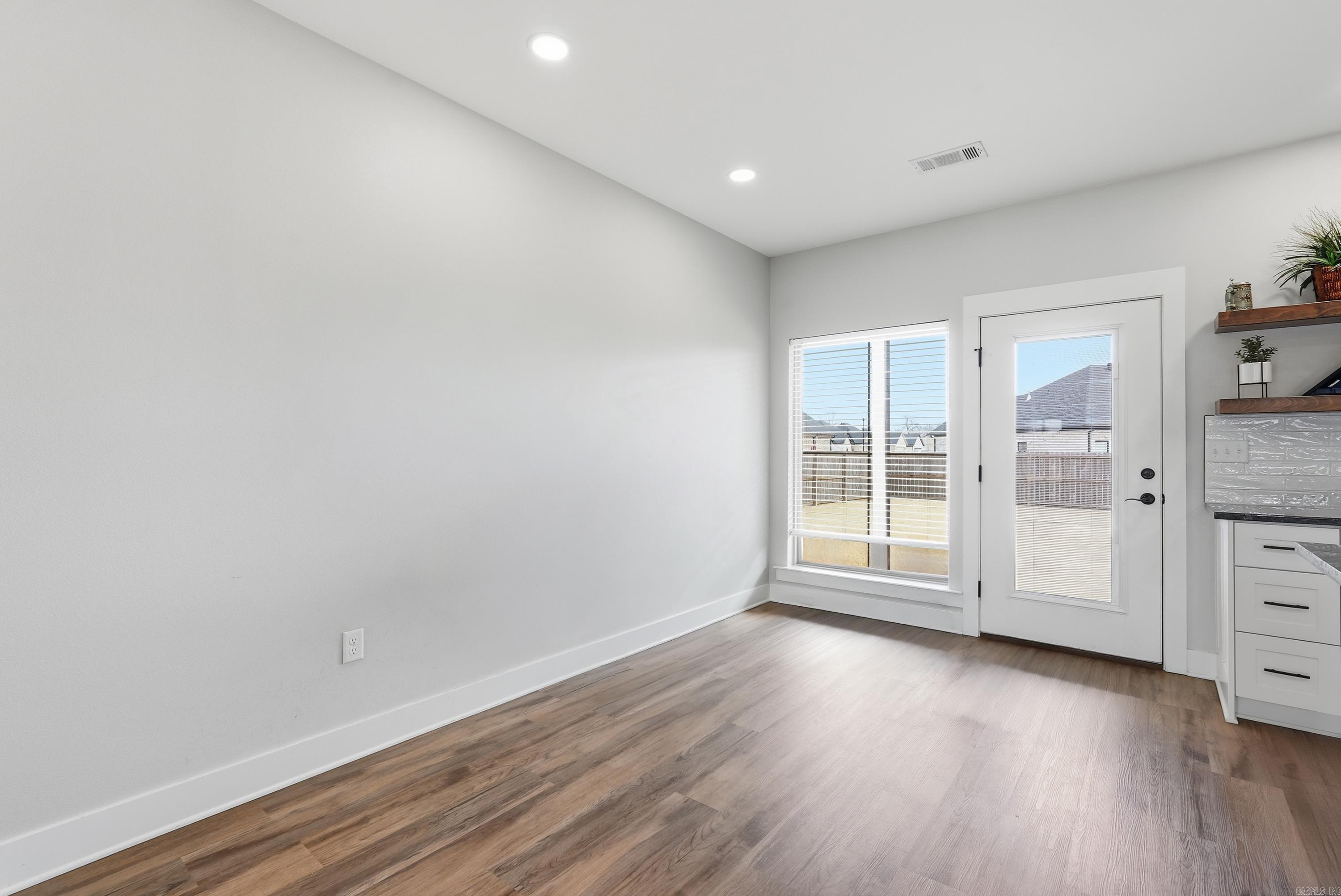 18 CLOVER LEAF  Greenbrier, AR