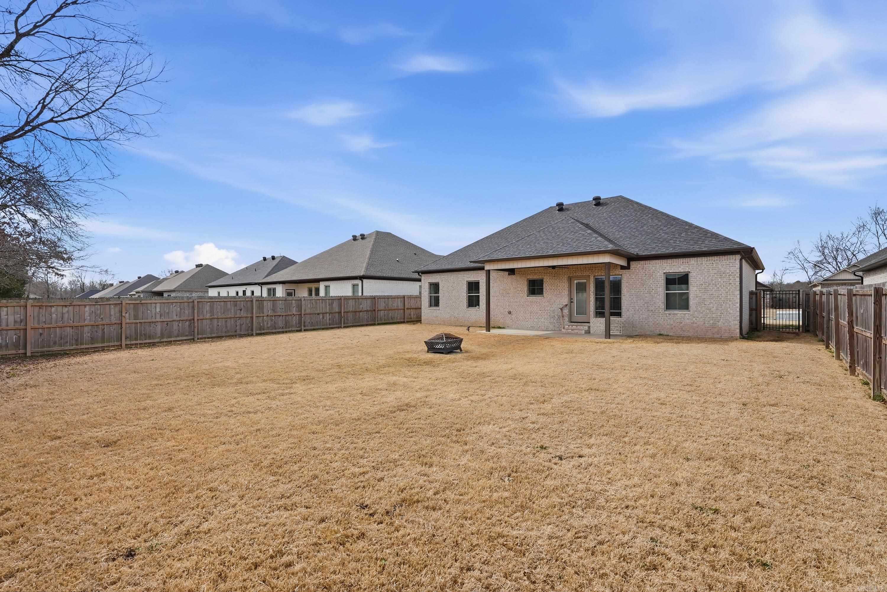 18 CLOVER LEAF  Greenbrier, AR