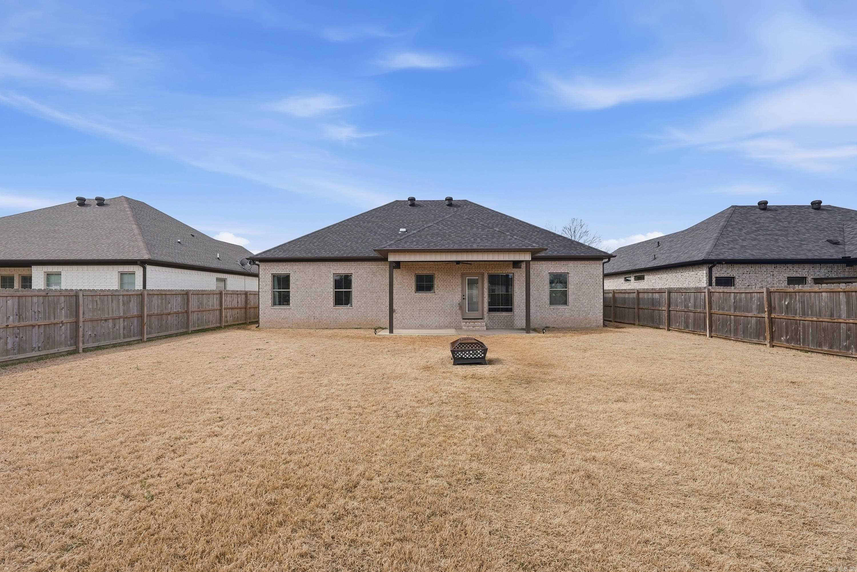 18 CLOVER LEAF  Greenbrier, AR