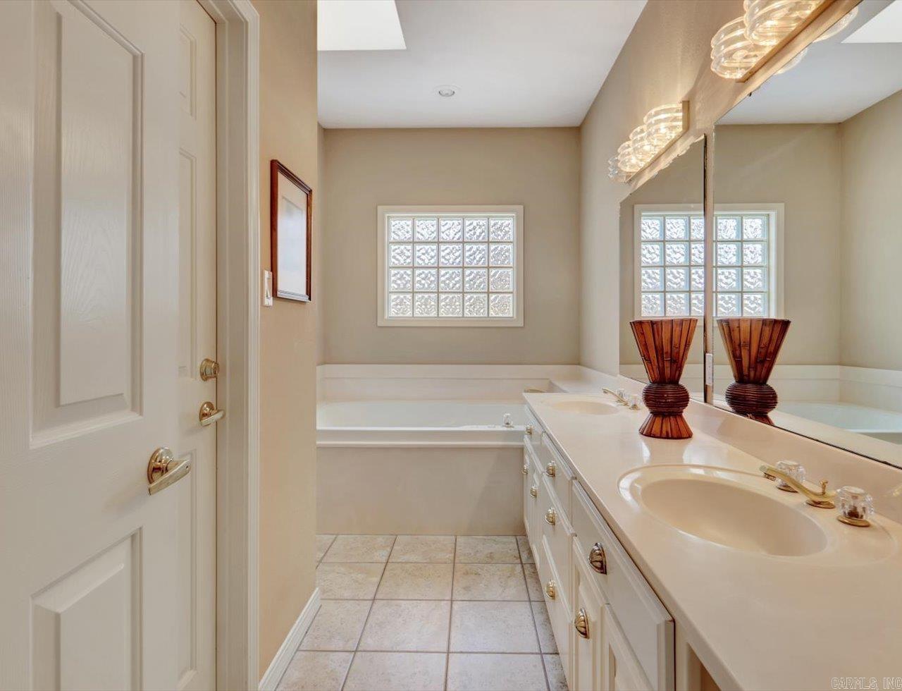 120 Pineapple  Hot Springs, AR