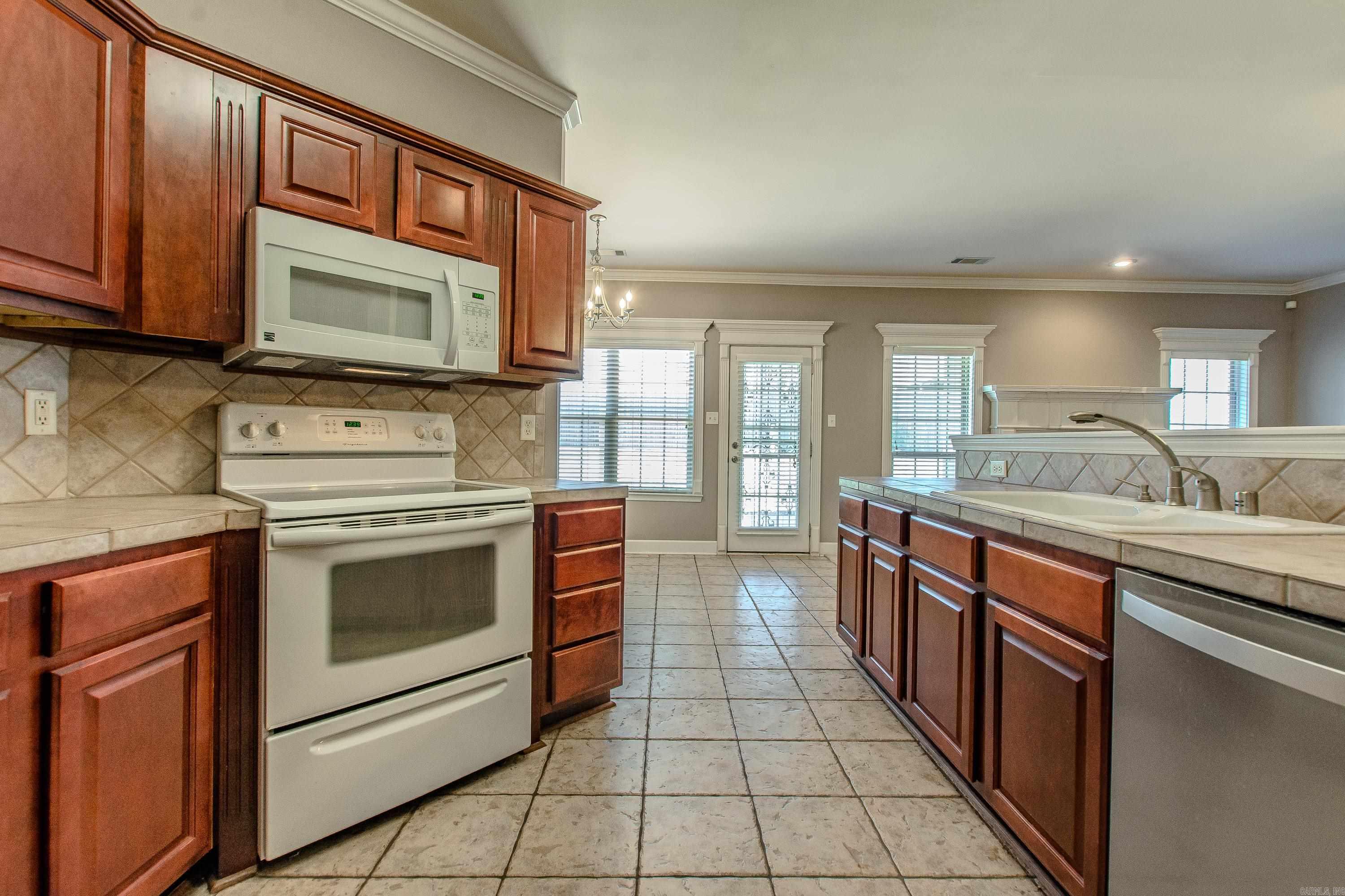 3211 Moonlighting Place Drive  Bryant, AR