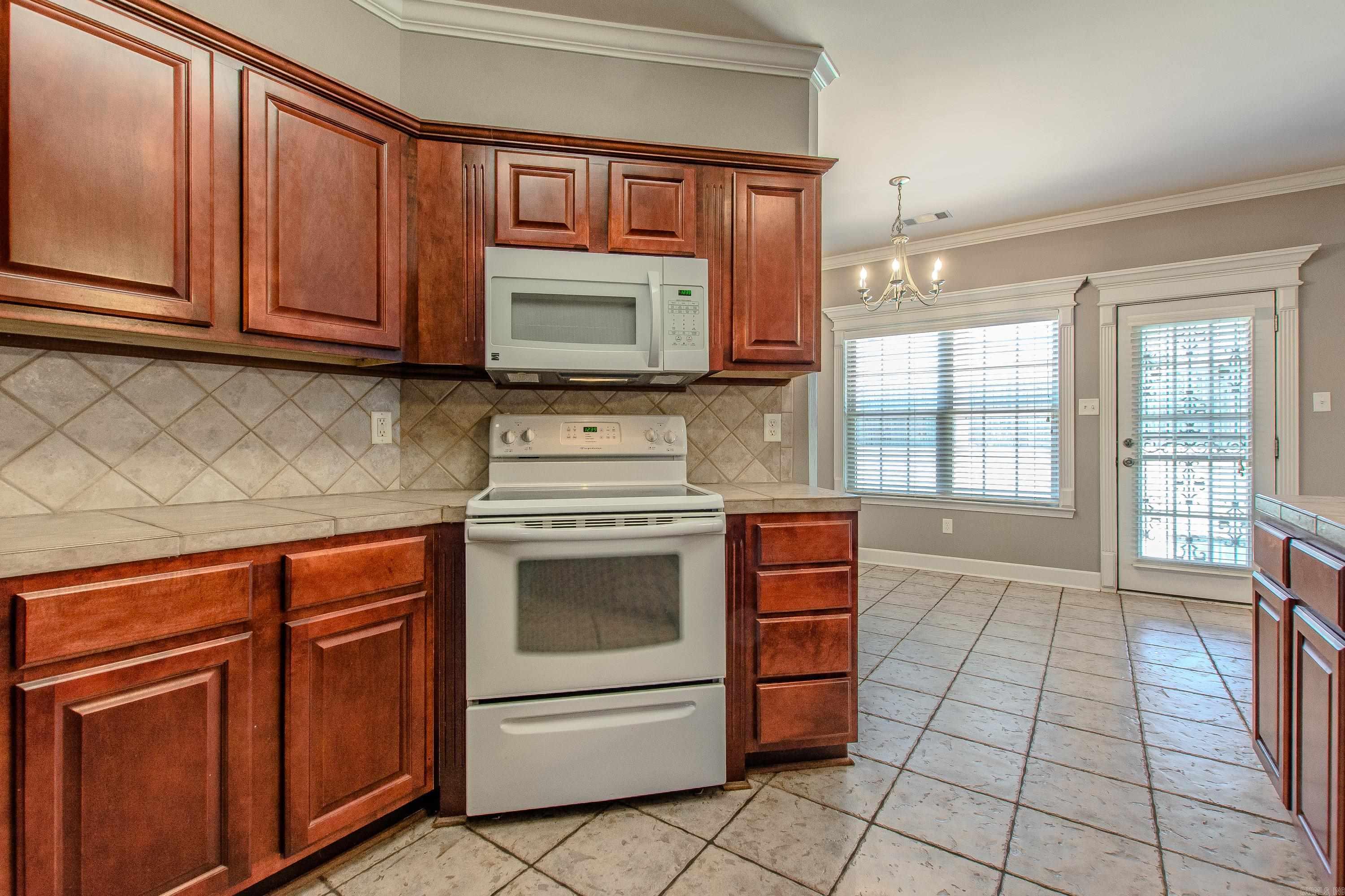 3211 Moonlighting Place Drive  Bryant, AR