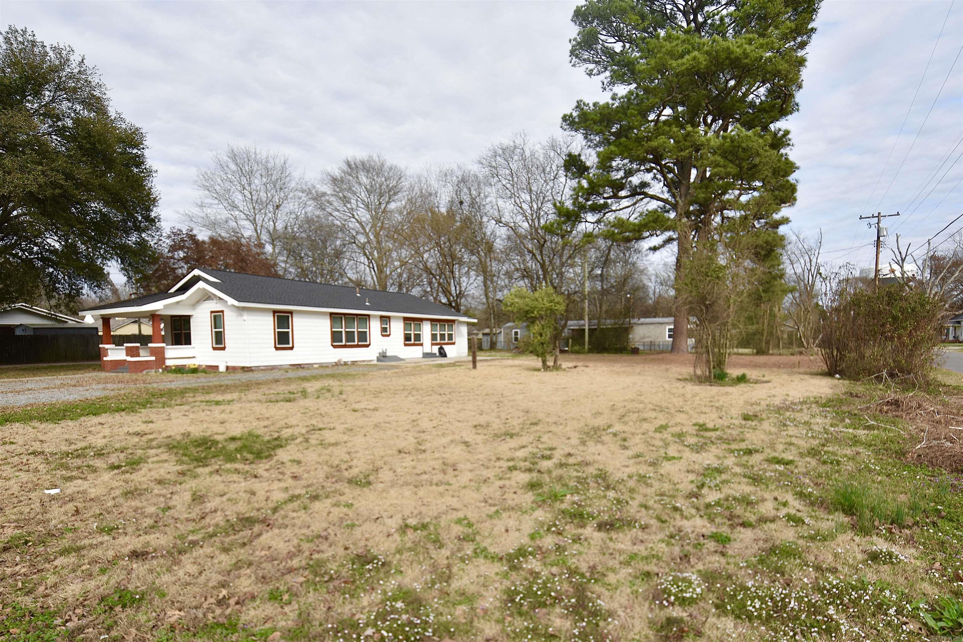 1221 & 1221-1/2 Georgia  Malvern, AR