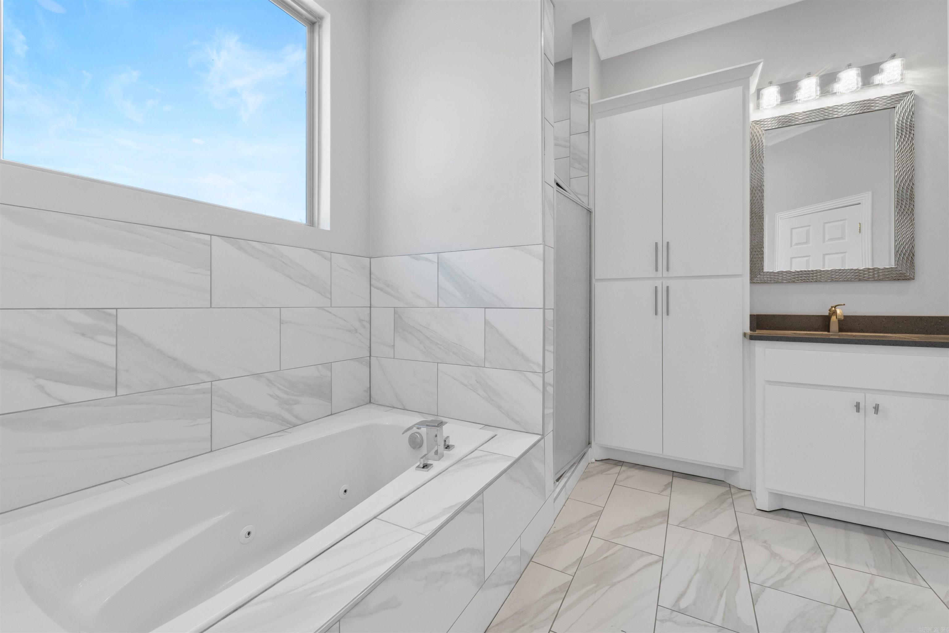 7926 S Shoreline  Benton, AR