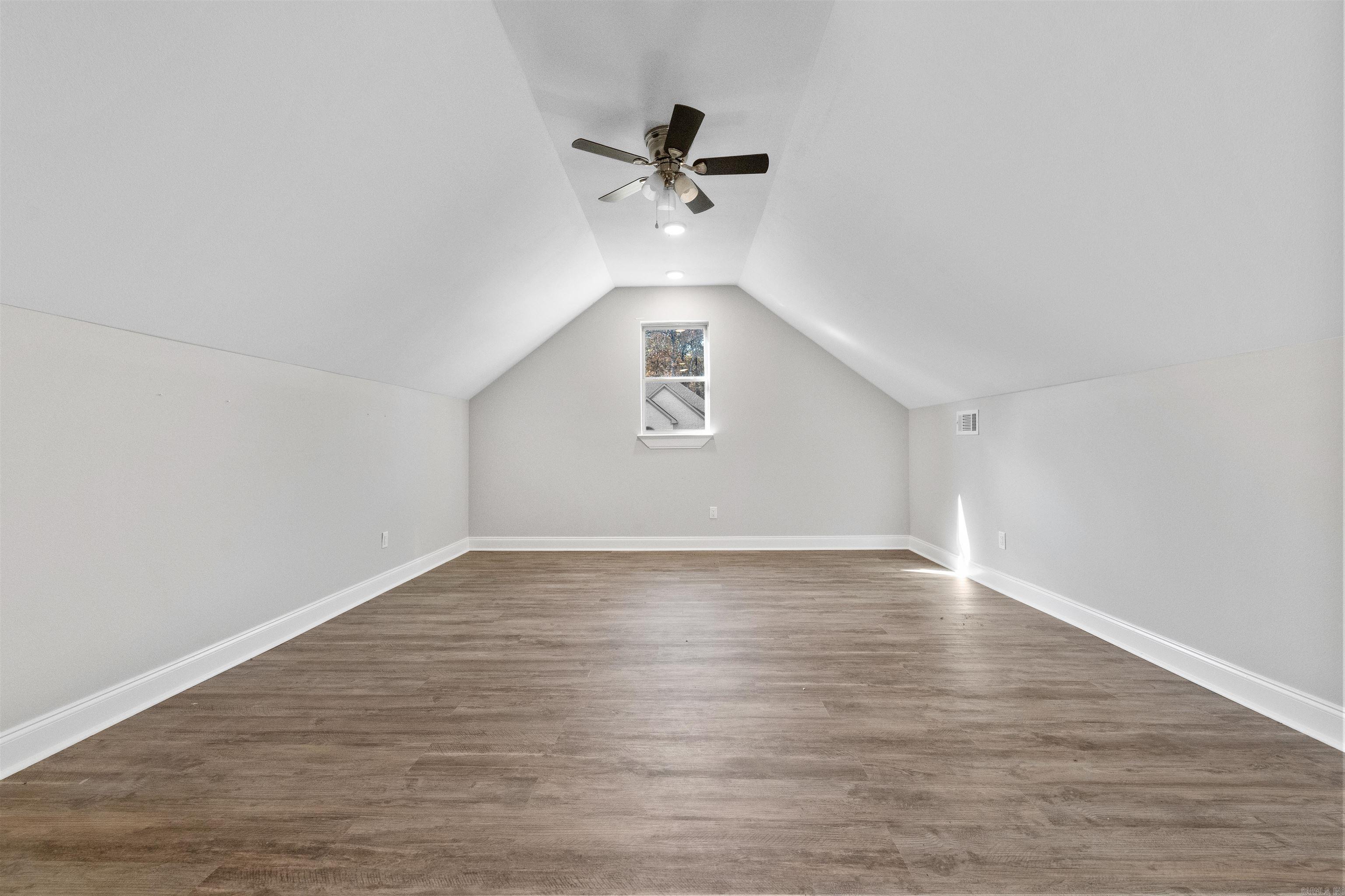 7926 S Shoreline  Benton, AR