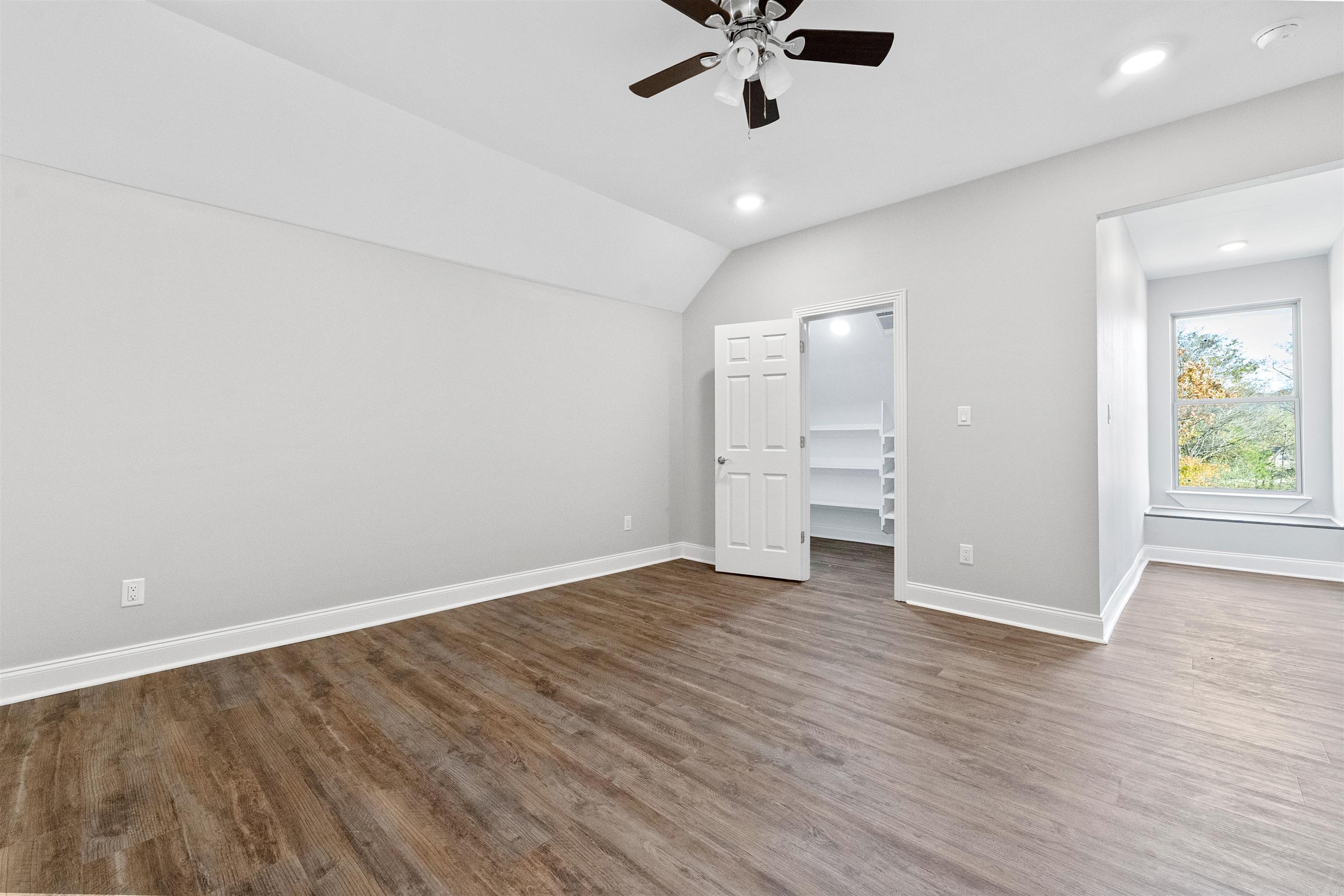 7926 S Shoreline Boulevard Benton, AR 72019