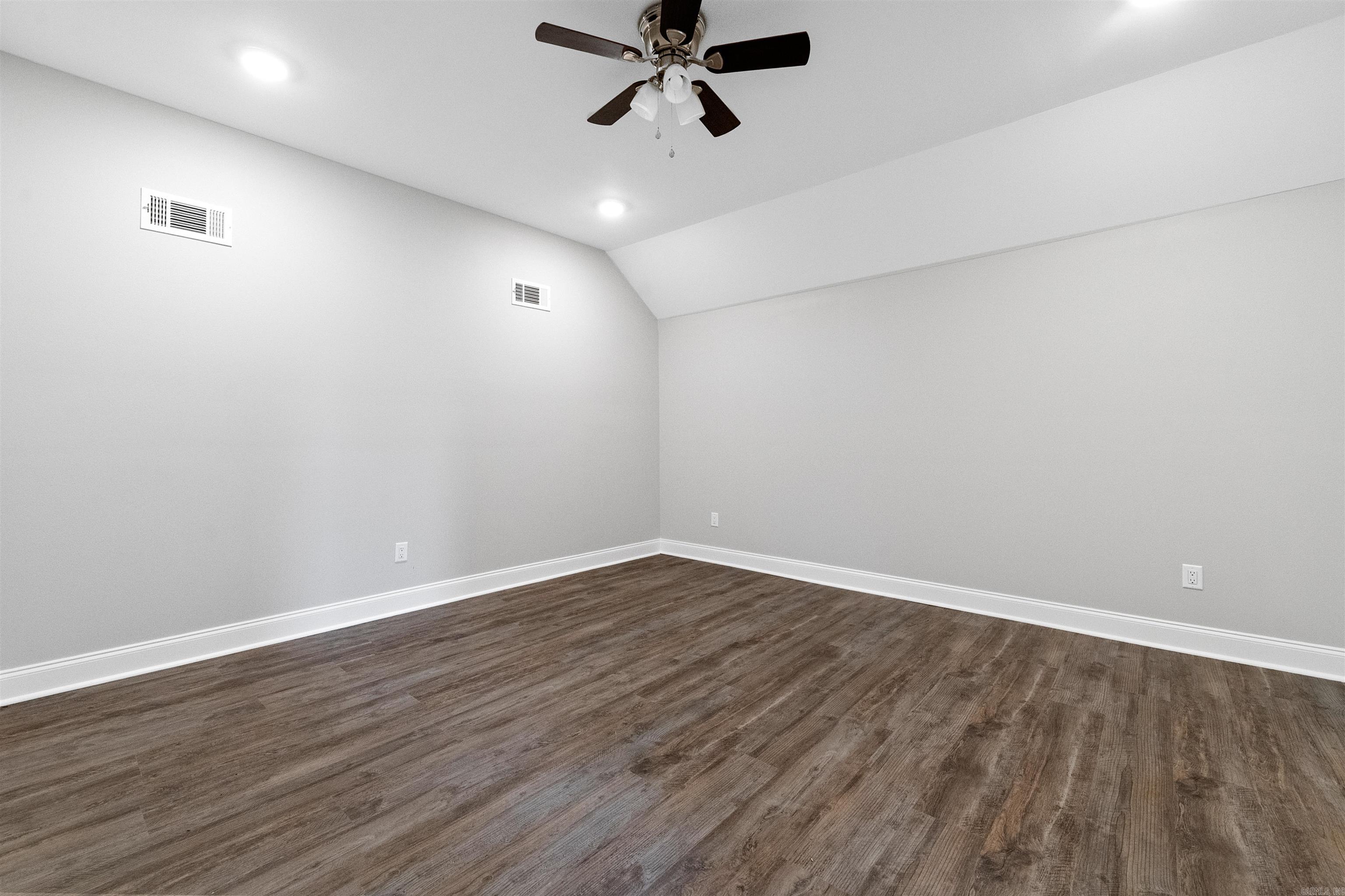 7926 S Shoreline  Benton, AR