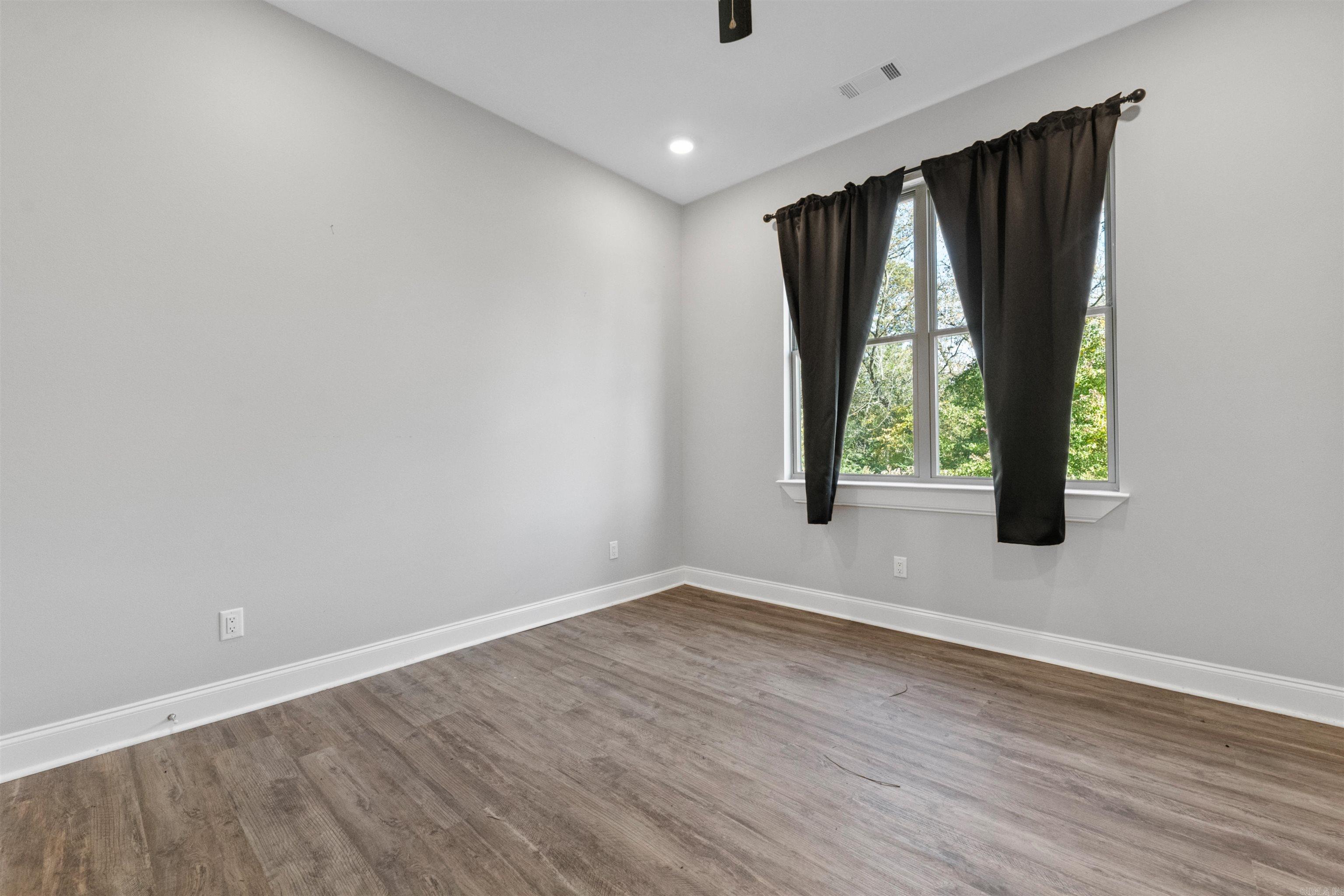 7926 S Shoreline Boulevard Benton, AR 72019