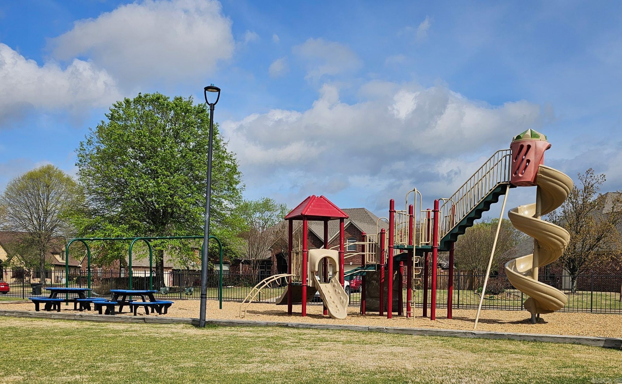 7926 S Shoreline Boulevard Benton, AR 72019