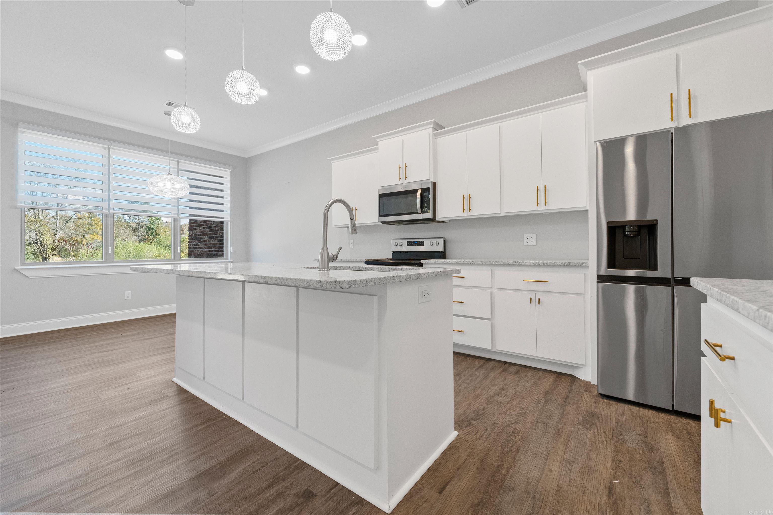 7926 S Shoreline  Benton, AR