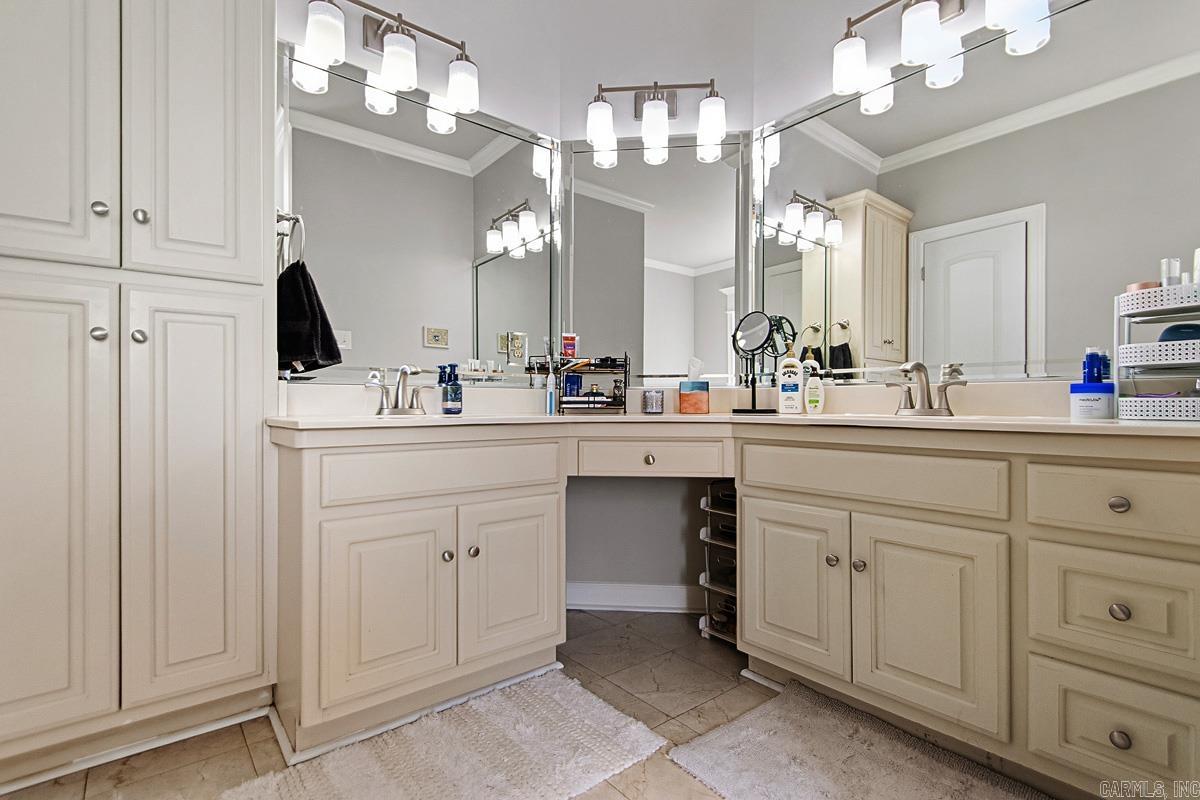 5015 Caribbean Drive W  Benton, AR