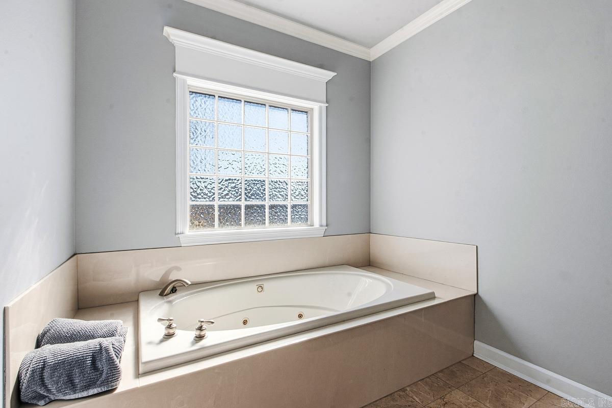 5015 Caribbean Drive W Benton, AR 72019