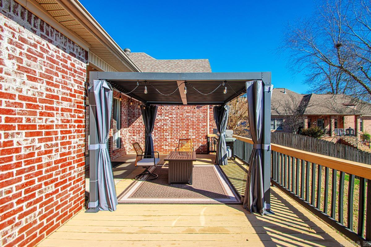 5015 Caribbean Drive W  Benton, AR