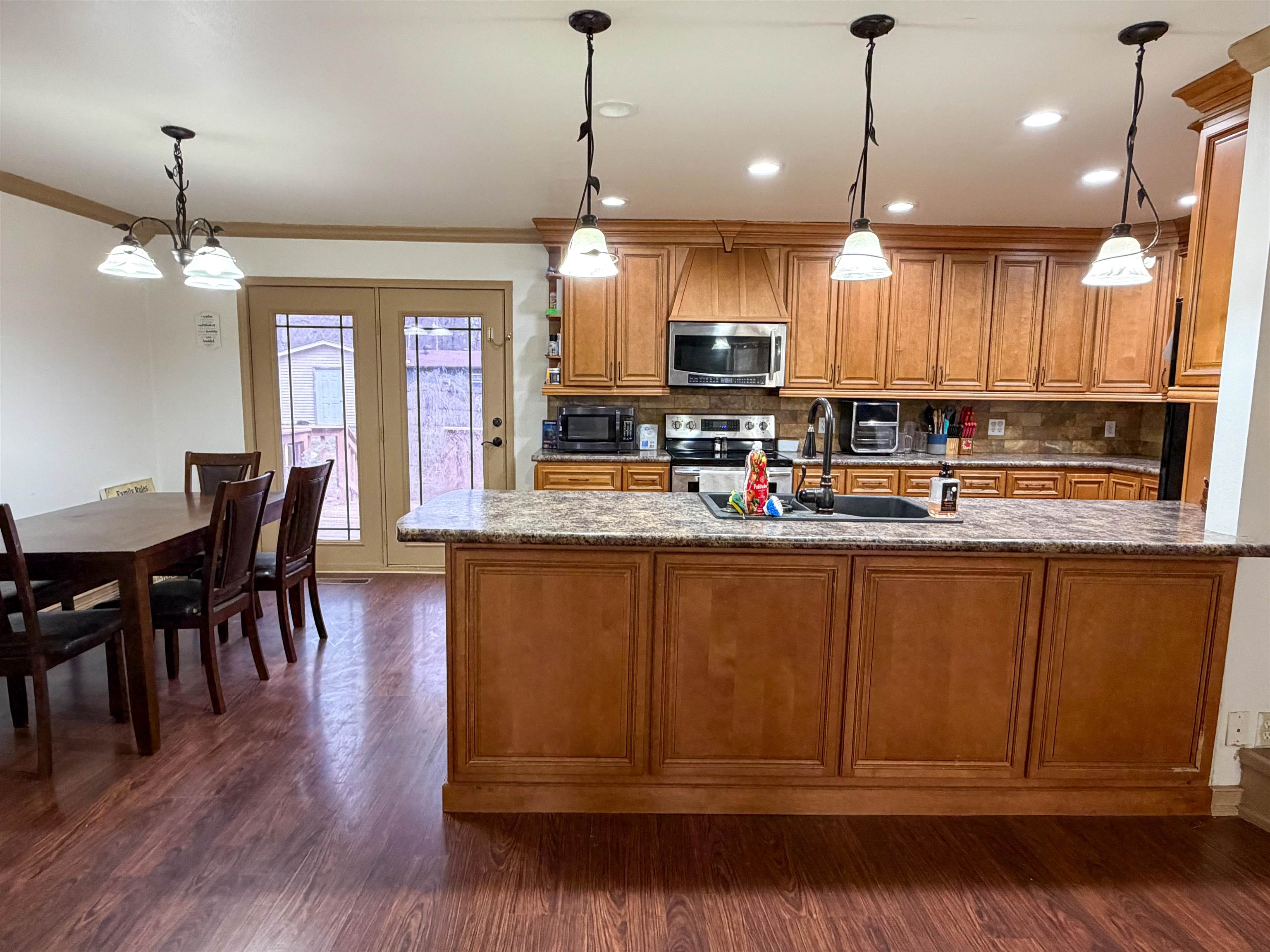 34 Alma  Highland, AR