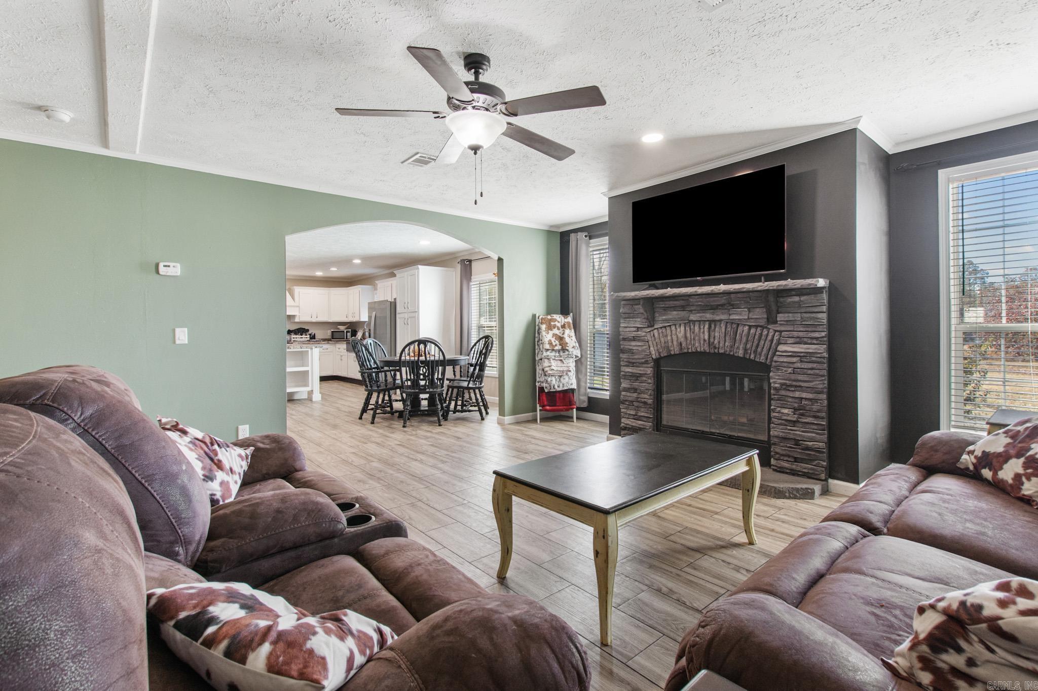 160 Oak Grove  Austin, AR