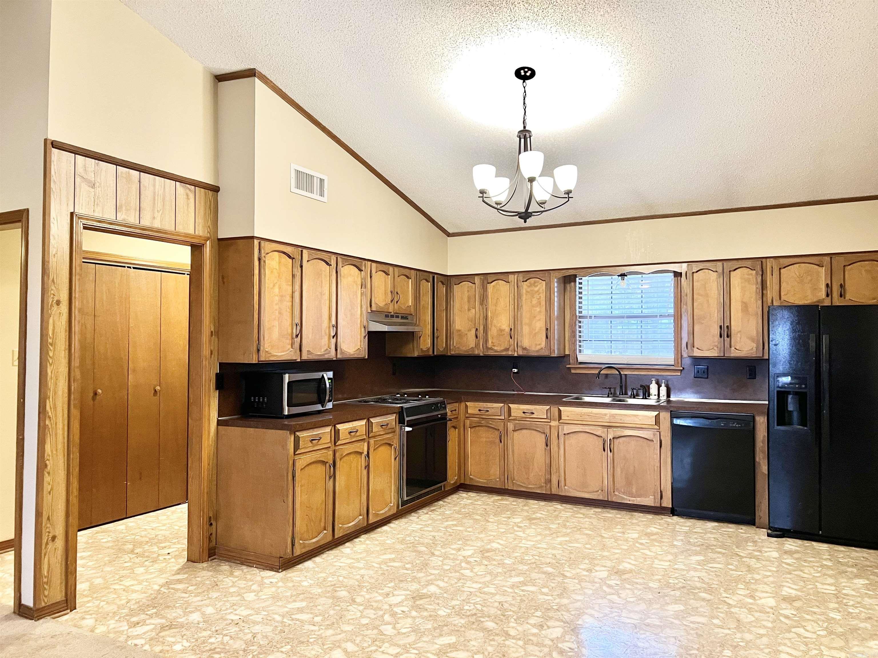 762 Sheila  Camden, AR