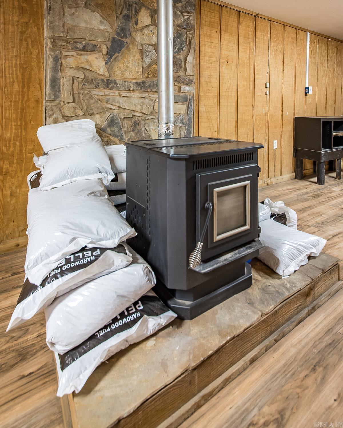 9172 Highway 336 W  Clinton, AR