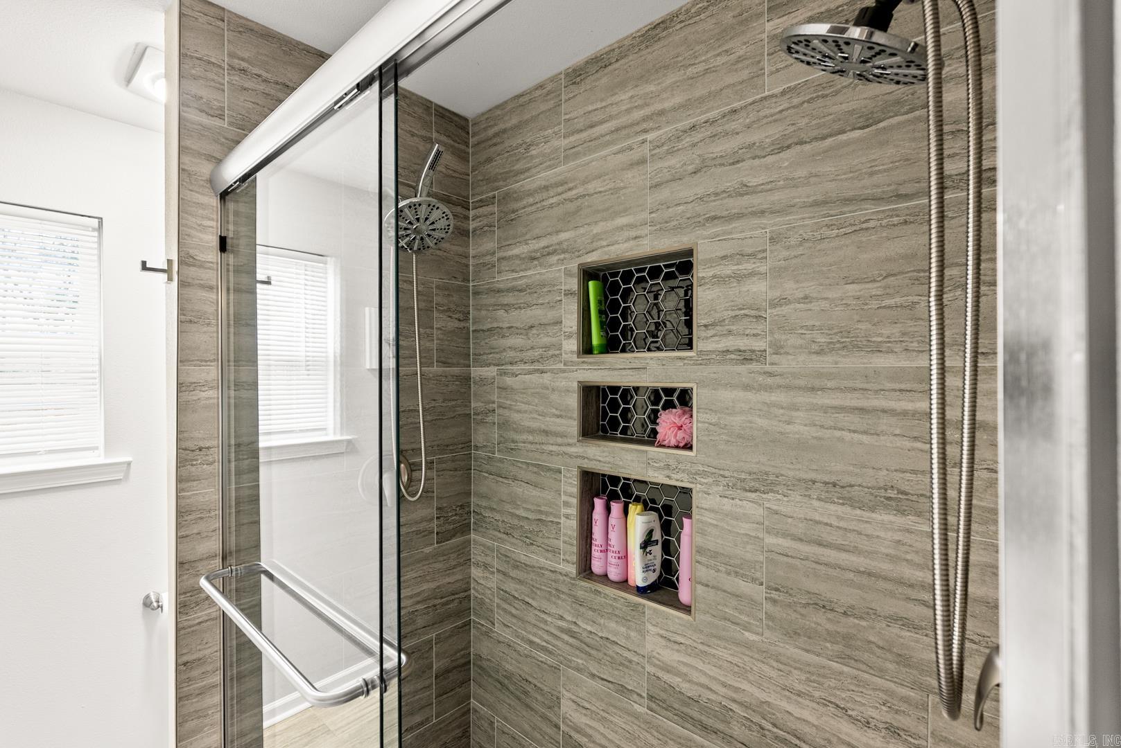 18 Wheeler  Mayflower, AR