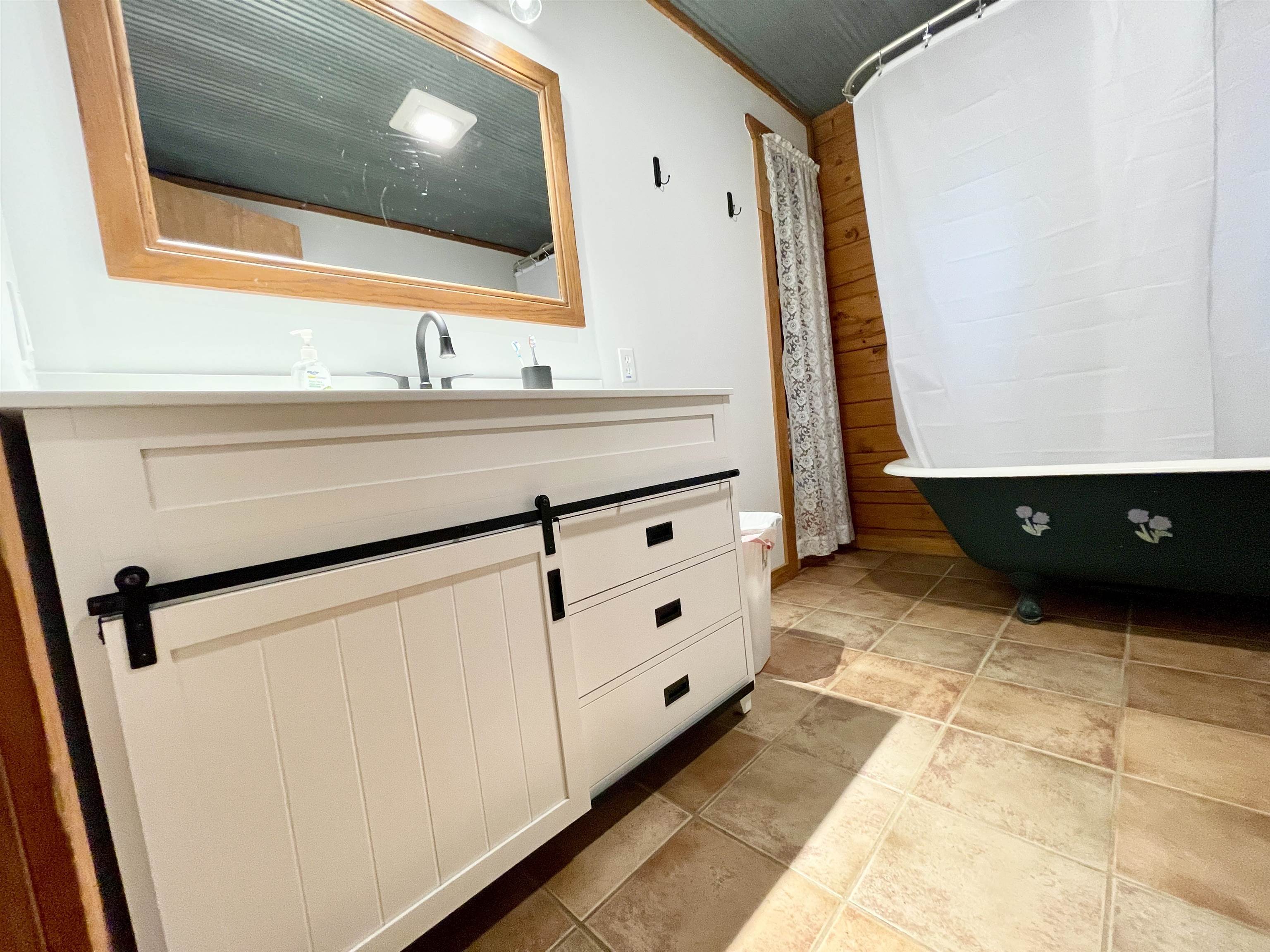 122 Runway Lane Salem, AR 72576