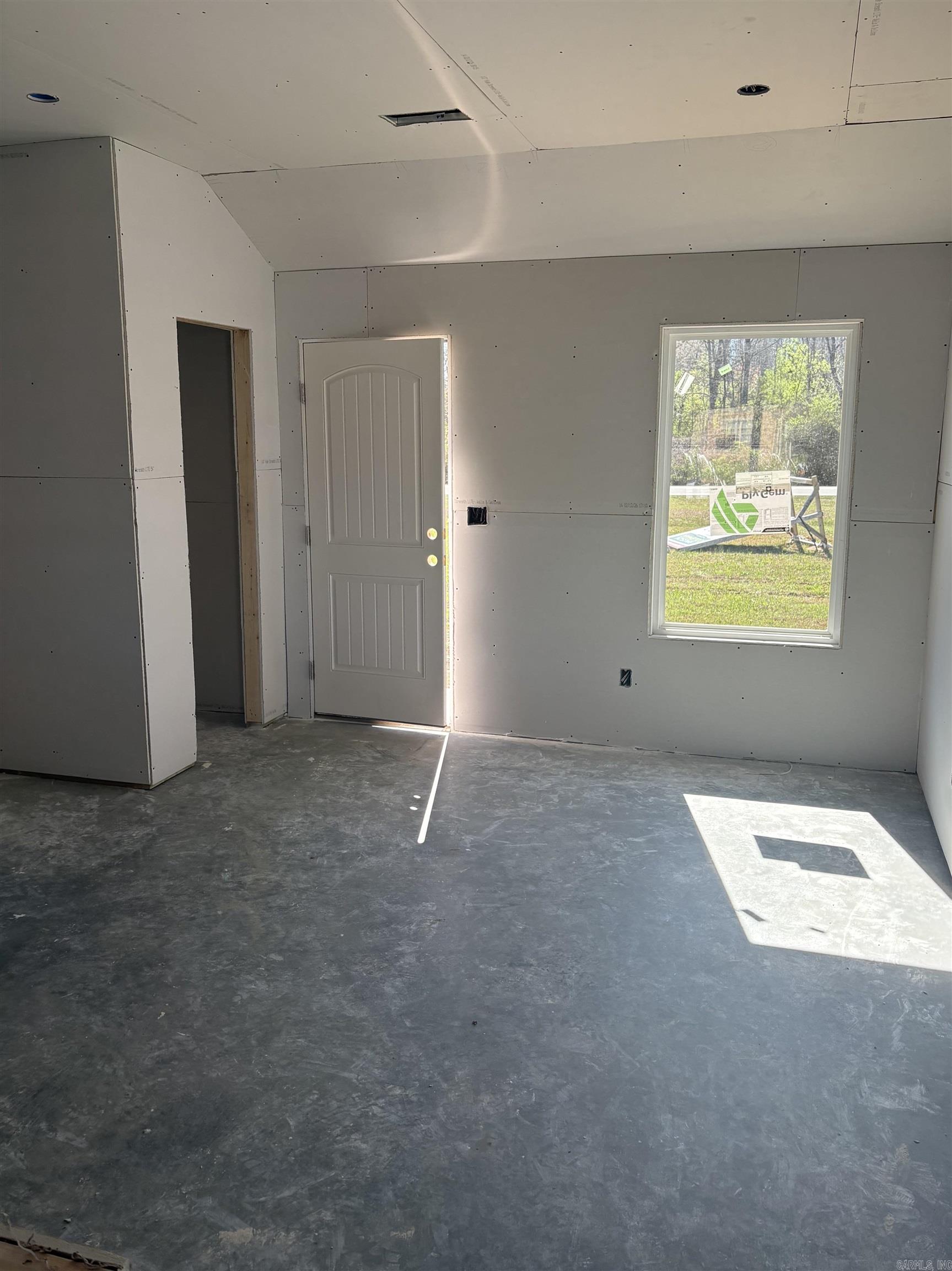 11 Ten Point Lane Ward, AR 72176