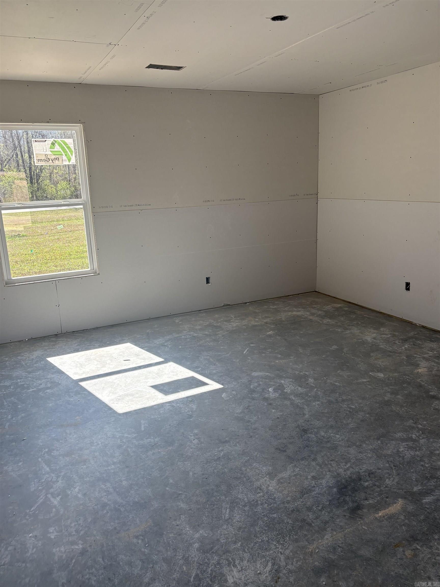 11 Ten Point Lane Ward, AR 72176