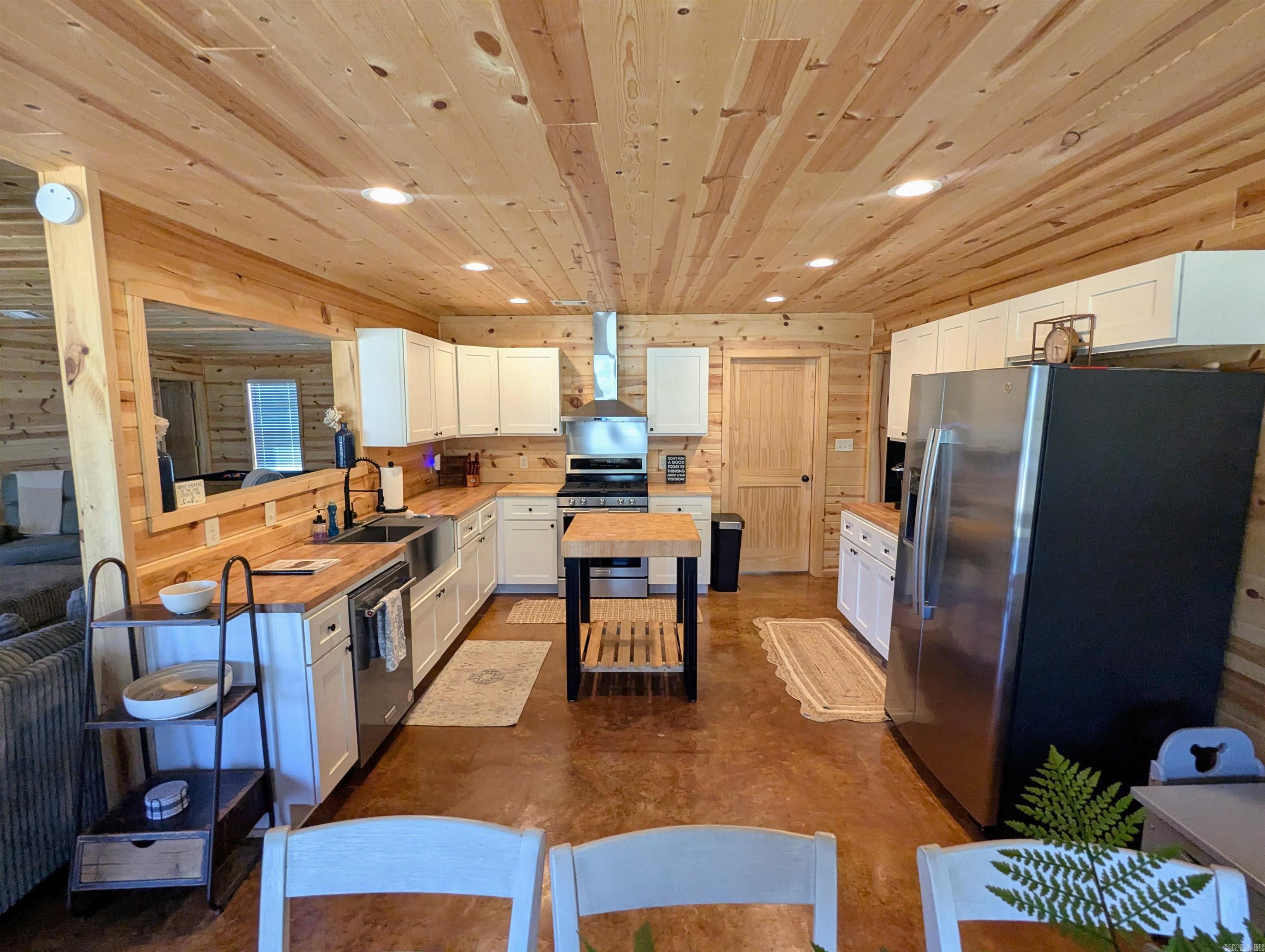 3191 Brownsville  Greers Ferry, AR