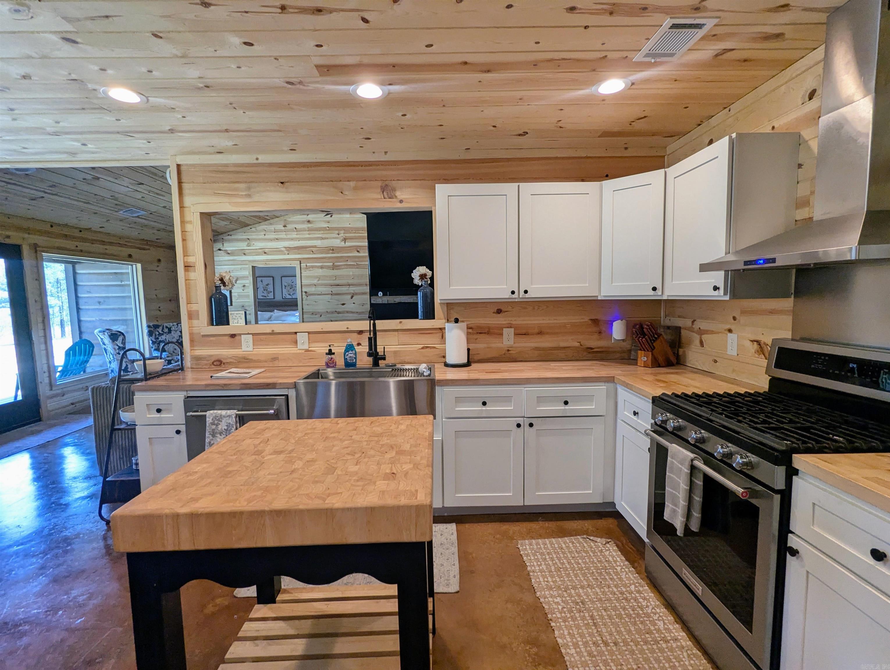 3191 Brownsville  Greers Ferry, AR