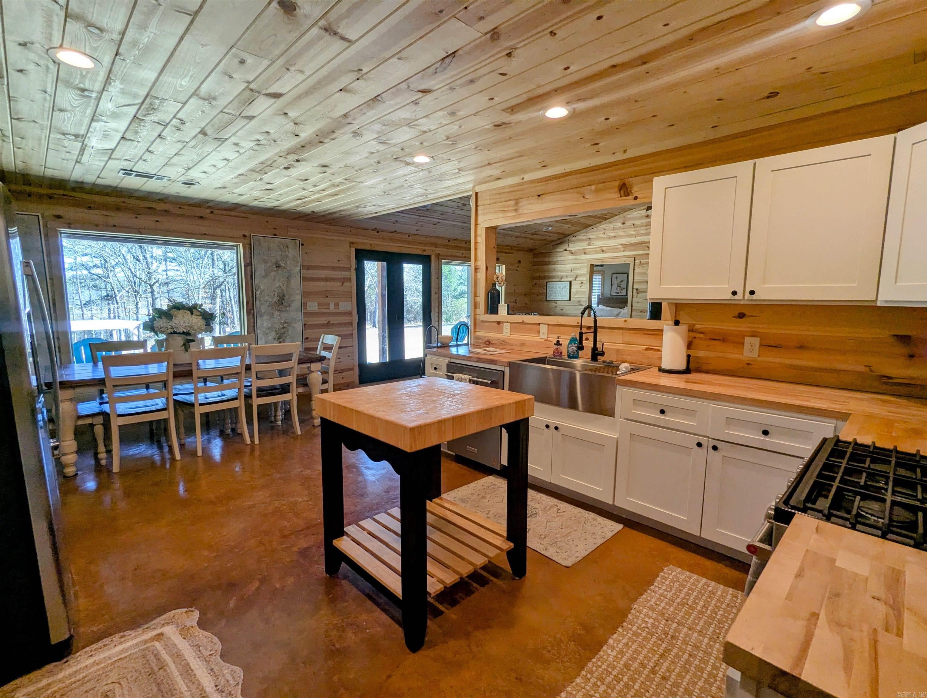 3191 Brownsville  Greers Ferry, AR