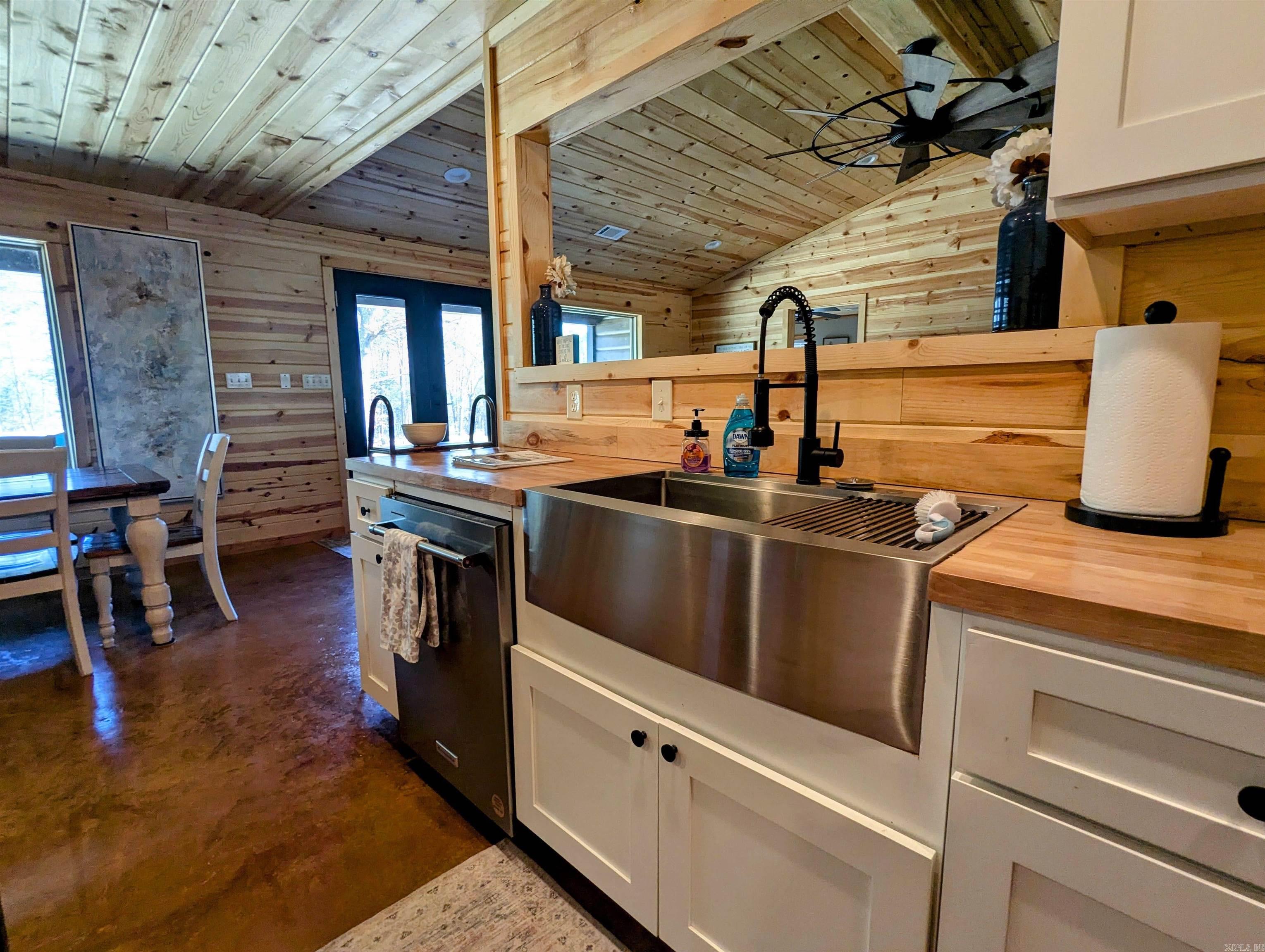 3191 Brownsville  Greers Ferry, AR