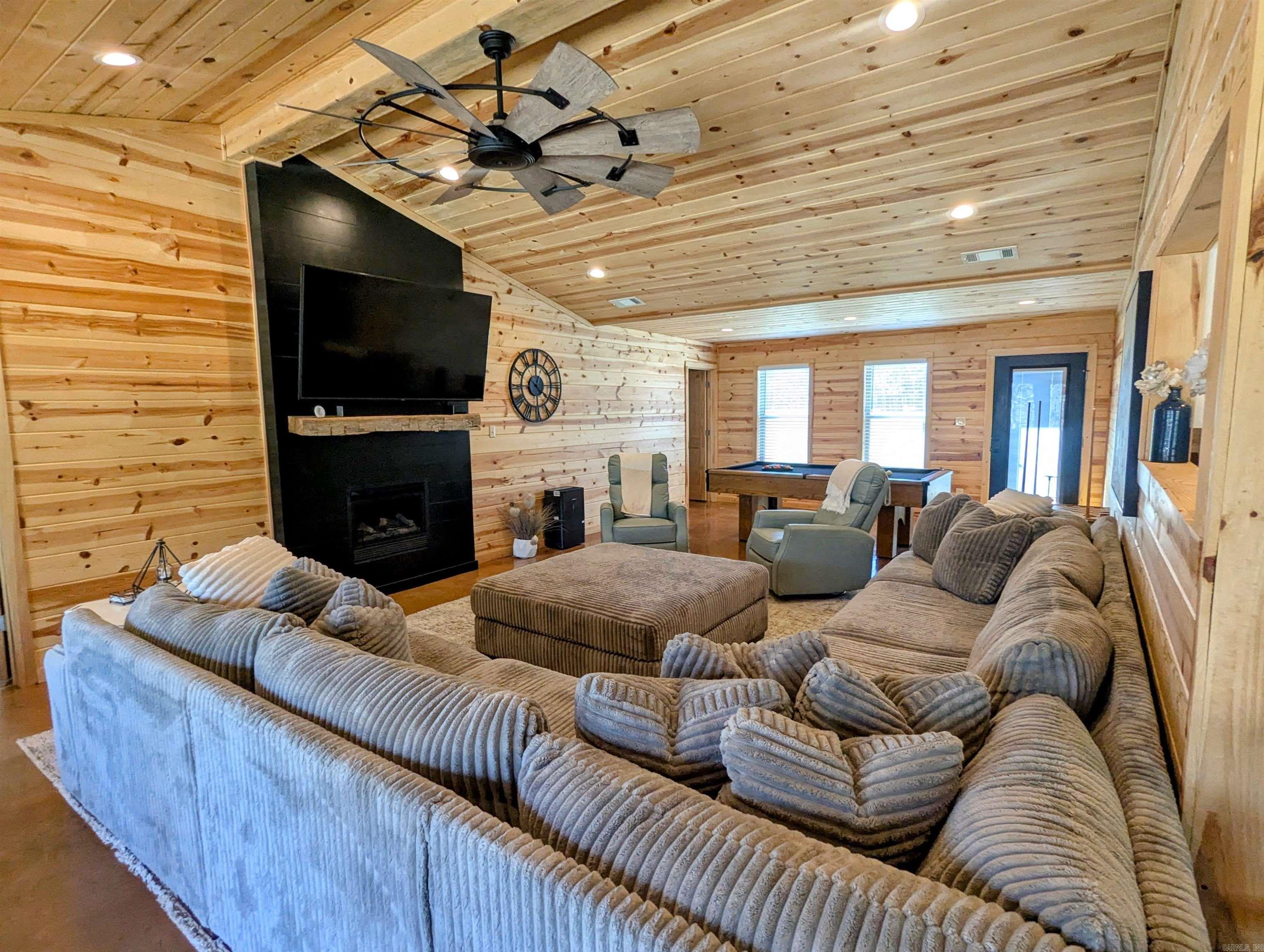 3191 Brownsville  Greers Ferry, AR