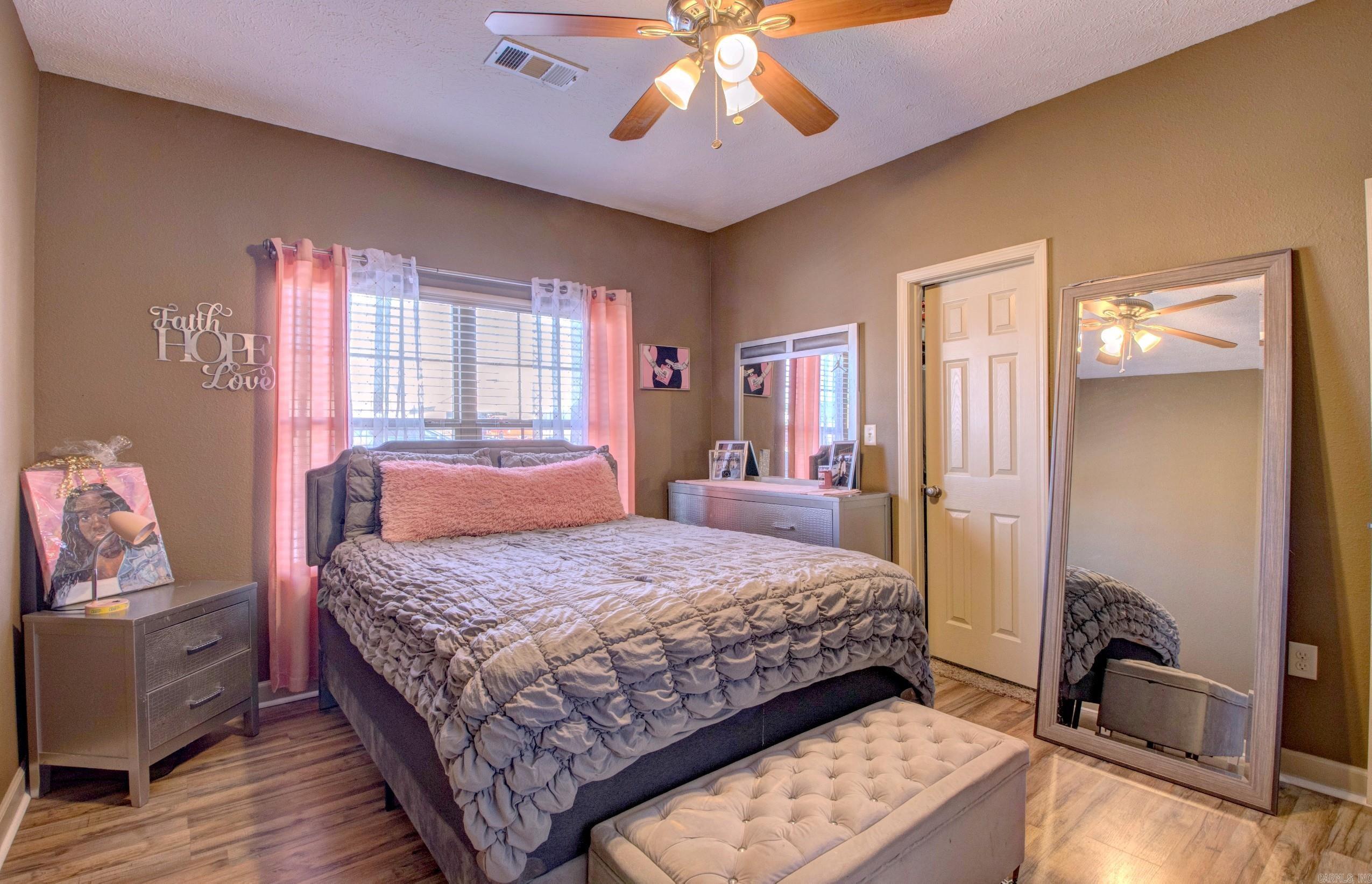 5709 Flight  Jacksonville, AR