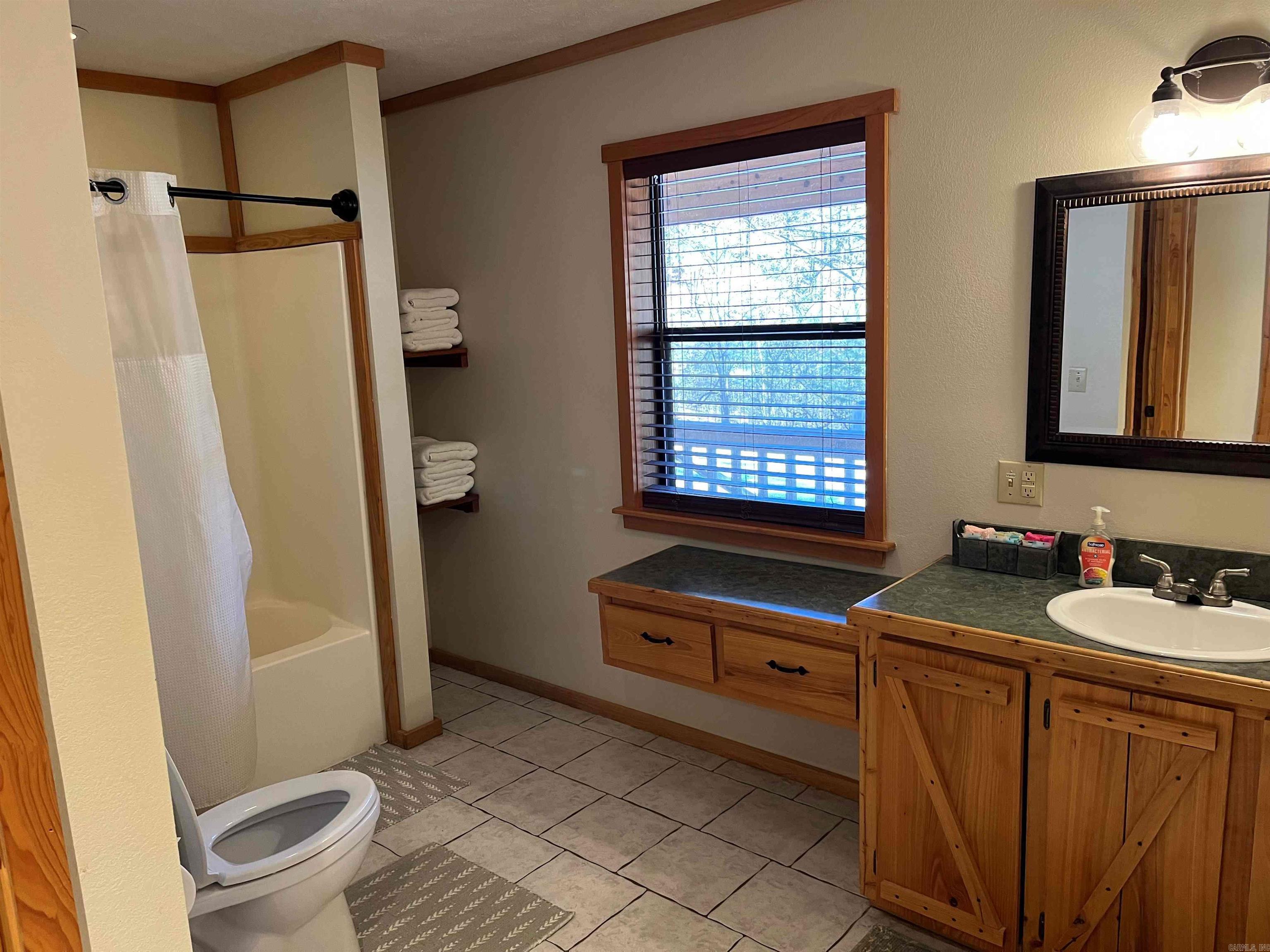 352 Bluff View  Mountain View, AR