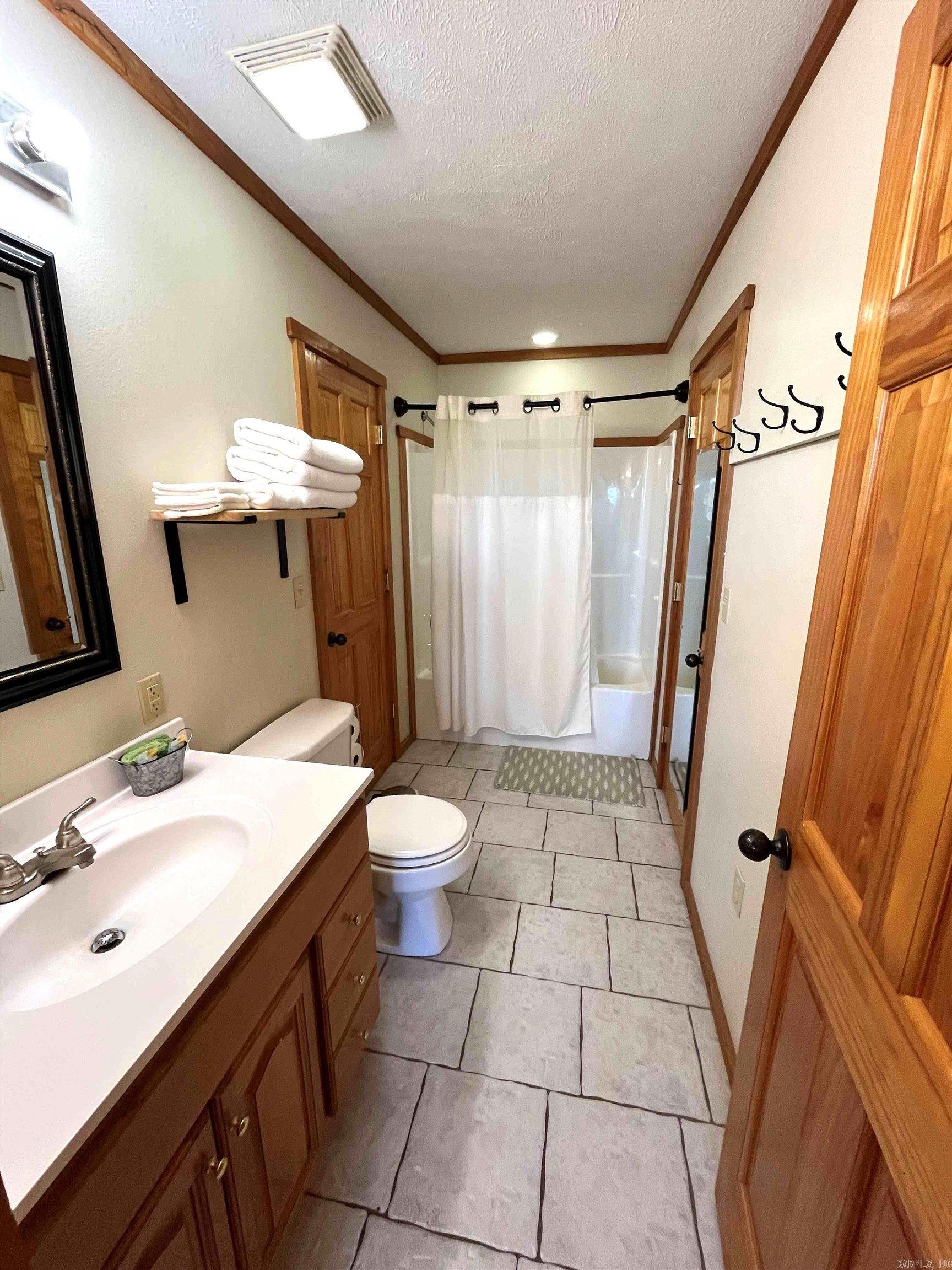 352 Bluff View  Mountain View, AR