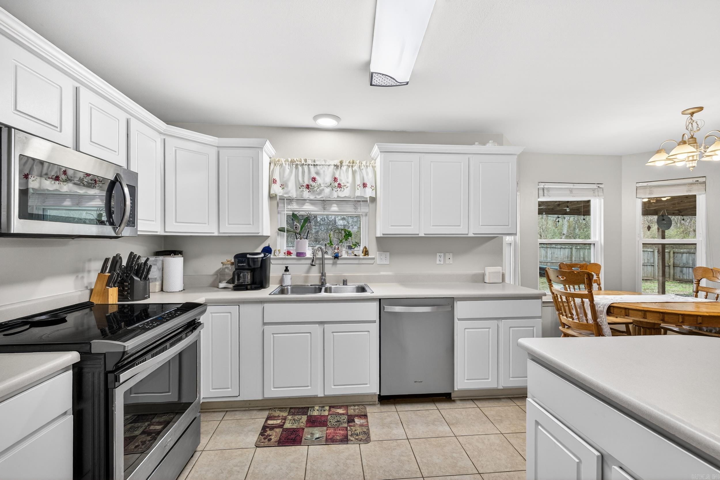 19 Shamsie Dr  Ward, AR