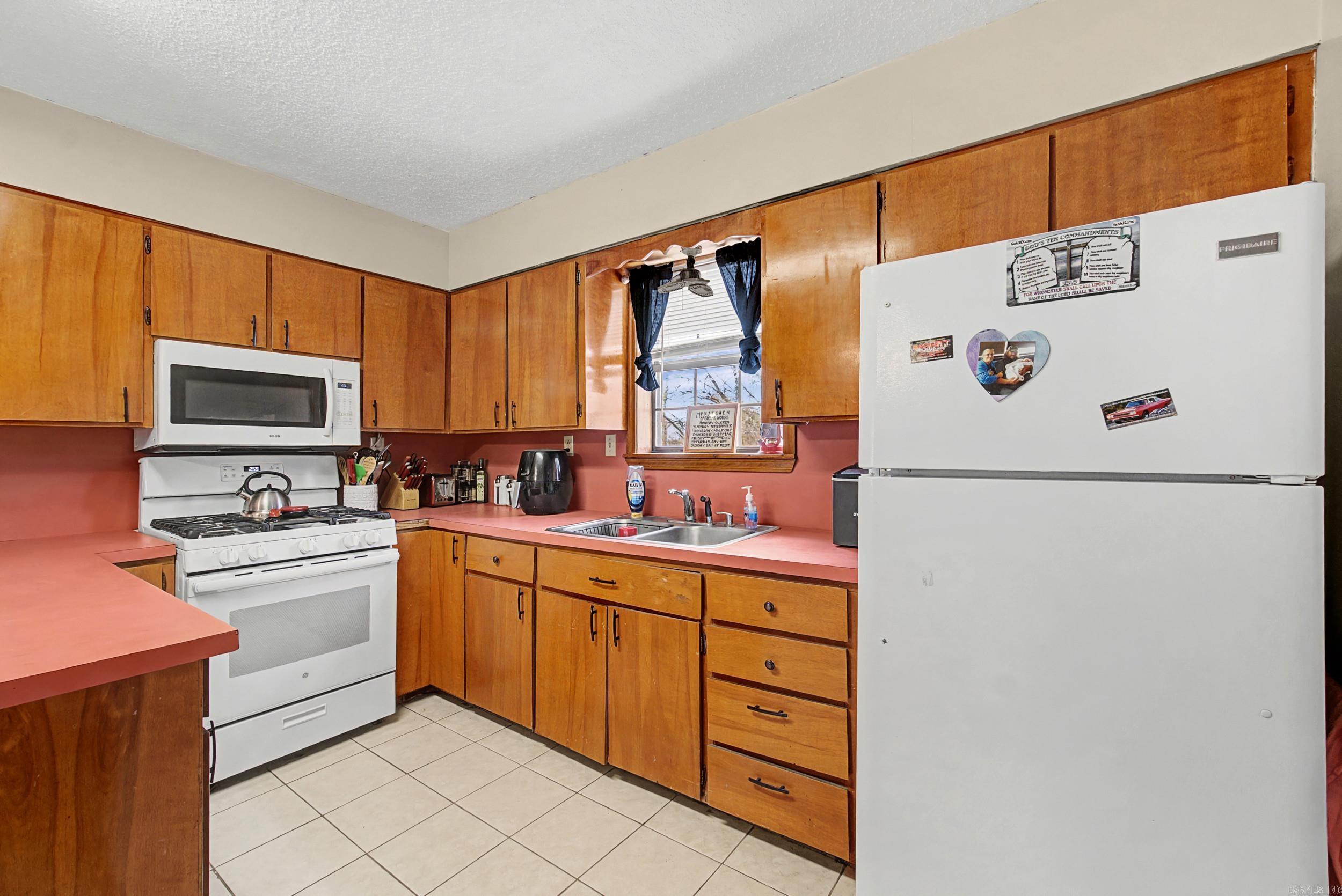 107 S West St.  Letona, AR